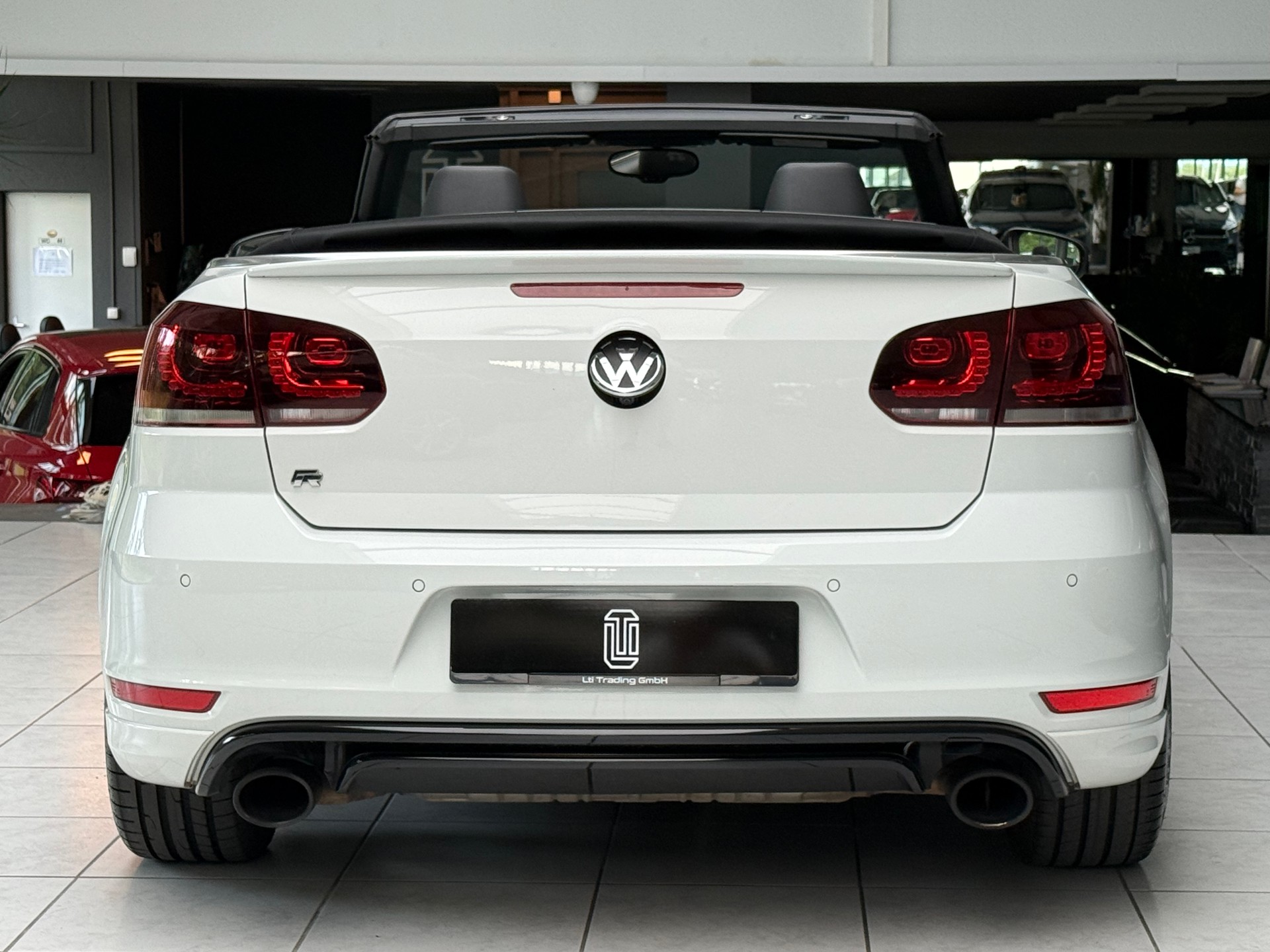 VW Golf Cabrio 2.0 TSI R DSG * WHITE *-image-3