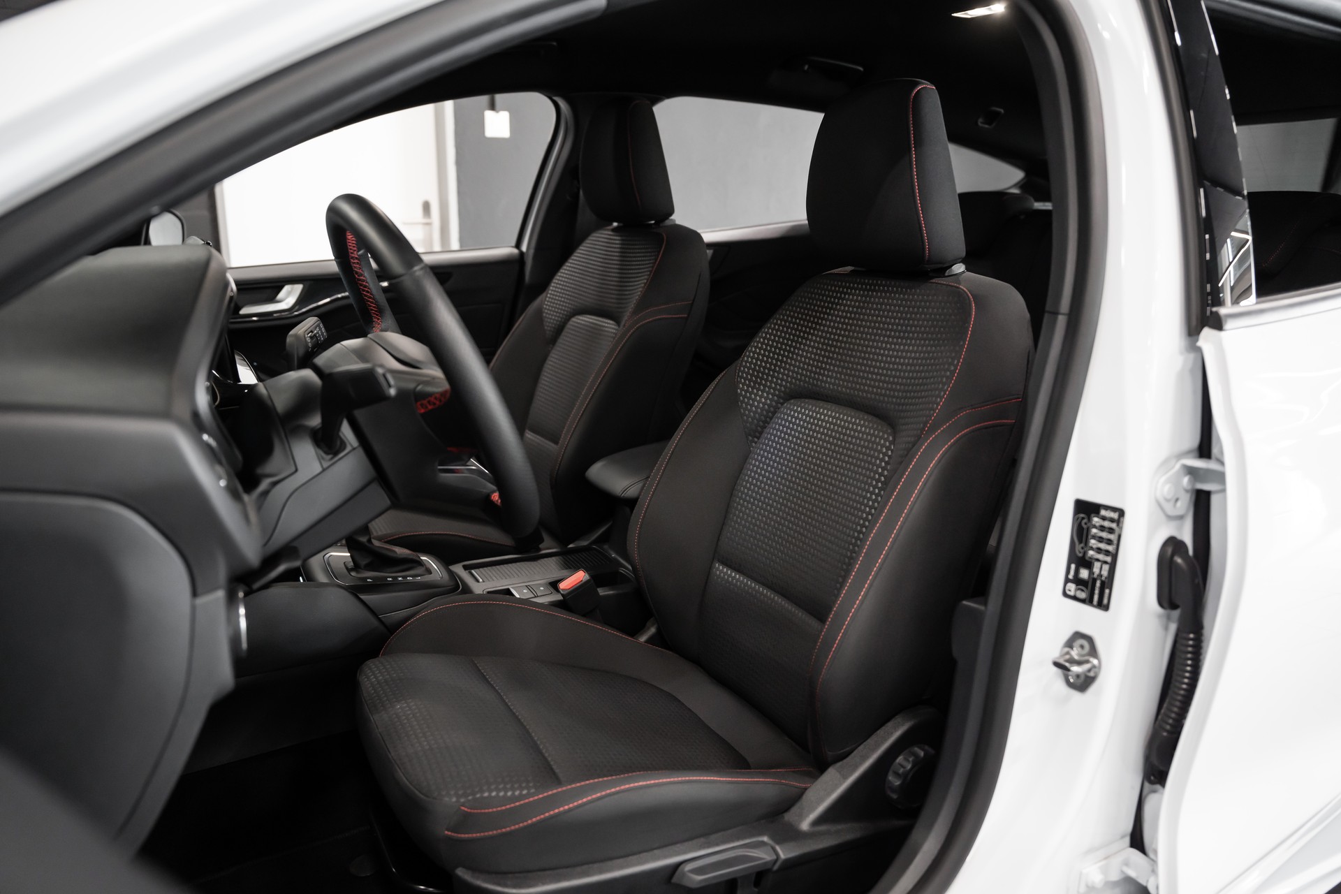 FORD Focus 1.0 MHEV ST-Line Automat / CH Auto / Tempomat uvm..-image-12
