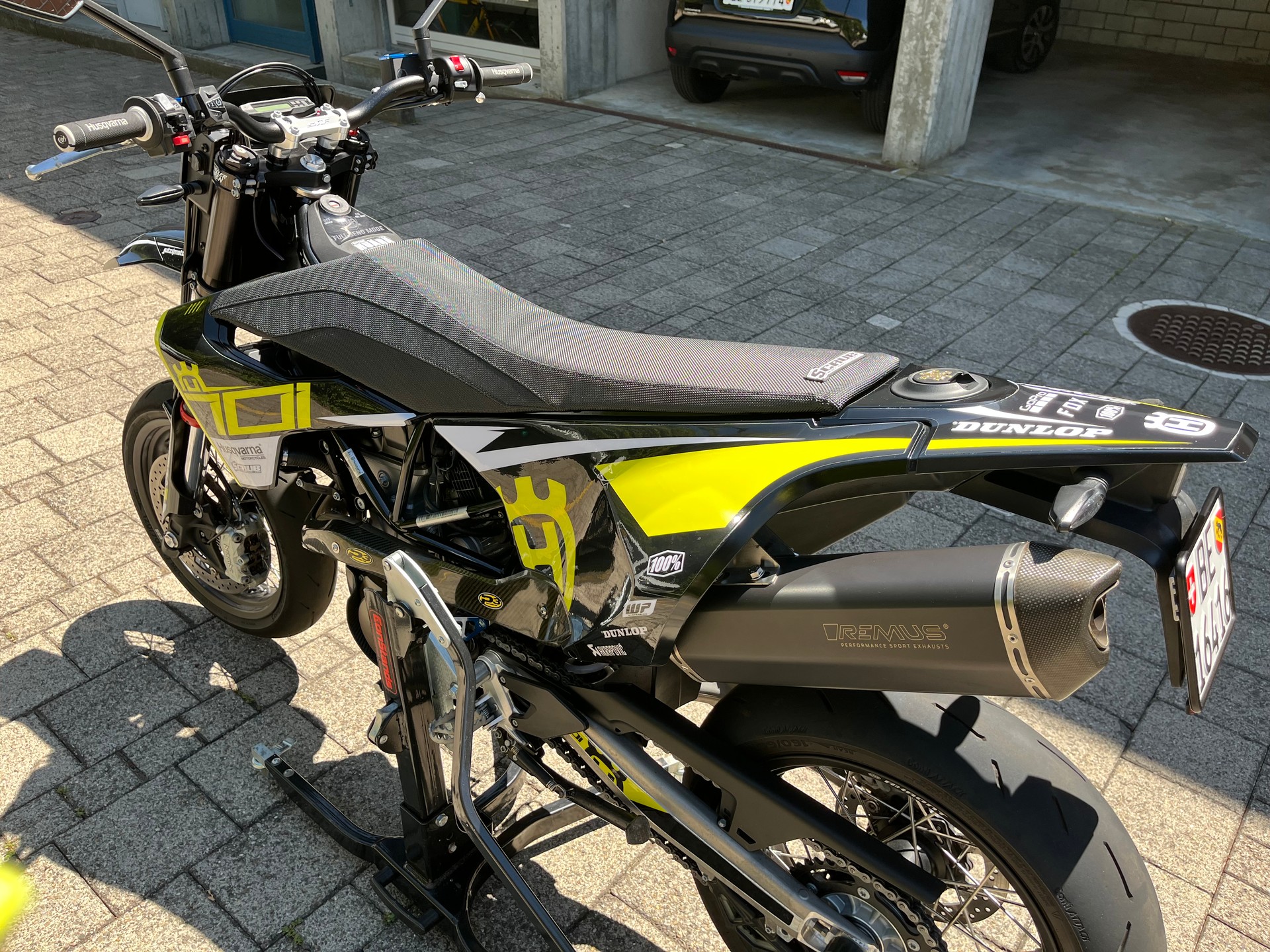 HUSQVARNA 701 Supermoto-image-2