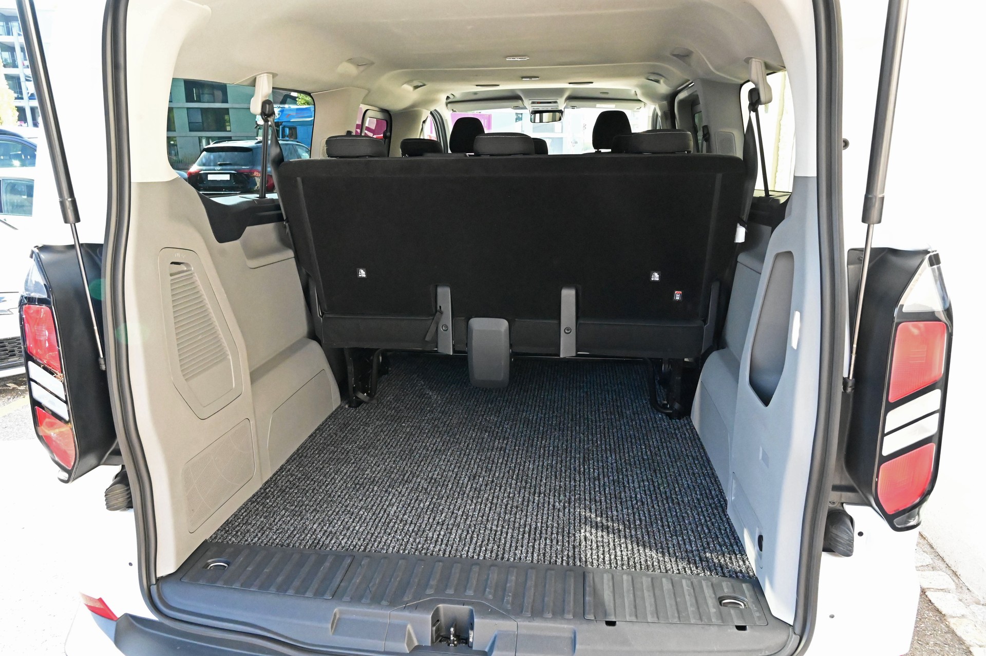 FORD Transit Custom Combi 320 L2H1 Trend Automat **AHK 3.5T**-image-9