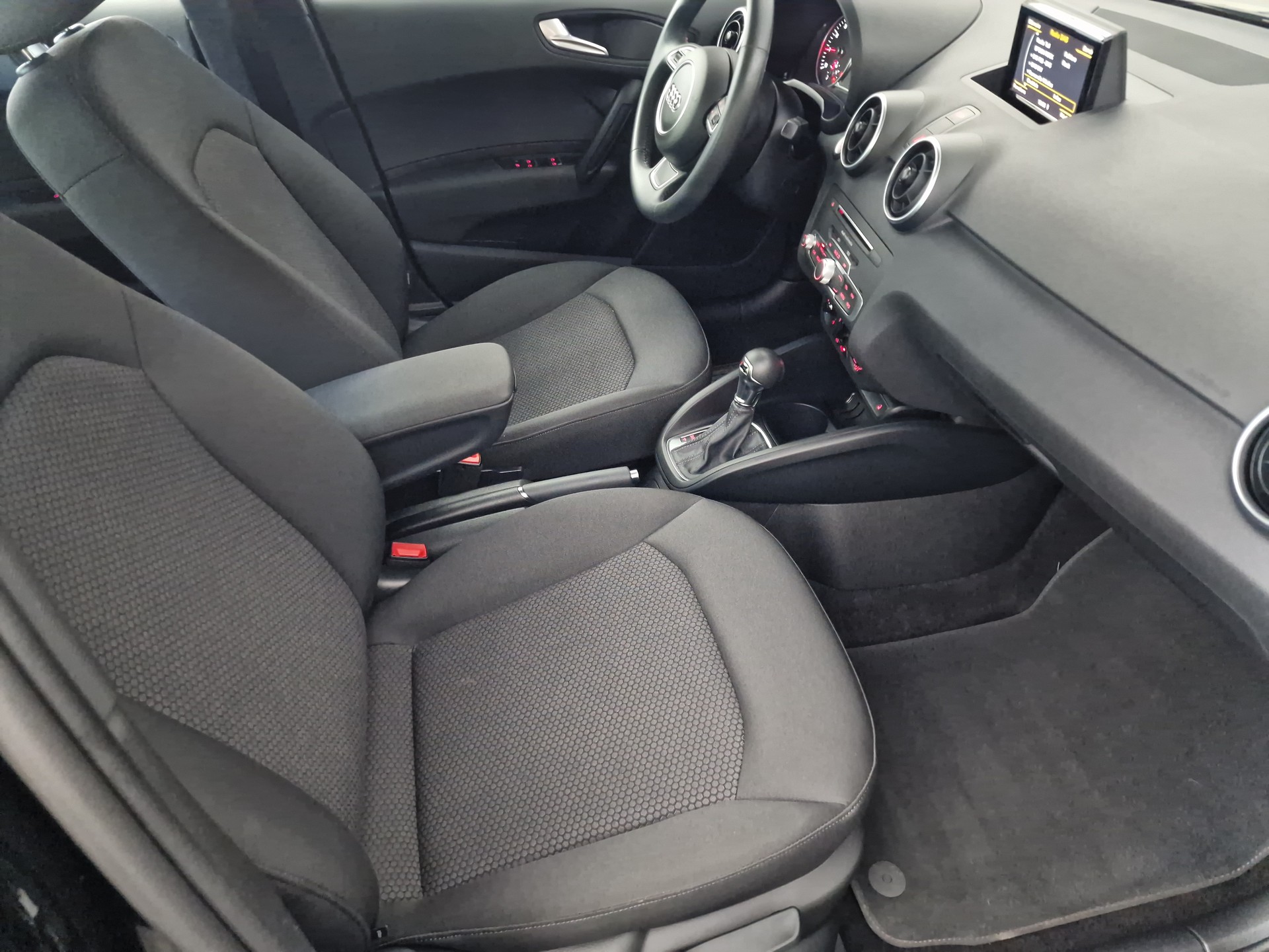 AUDI A1 Sportback 1.0 TFSI Design S-tronic-image-7