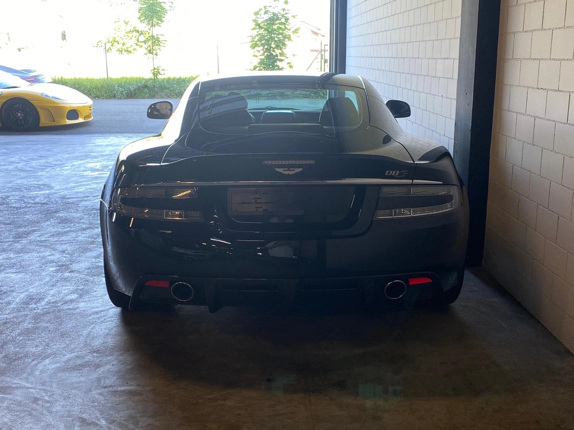 ASTON MARTIN DBS Coupé Touchtronic 2 "Carbon Black Edition"-showroom-element-3