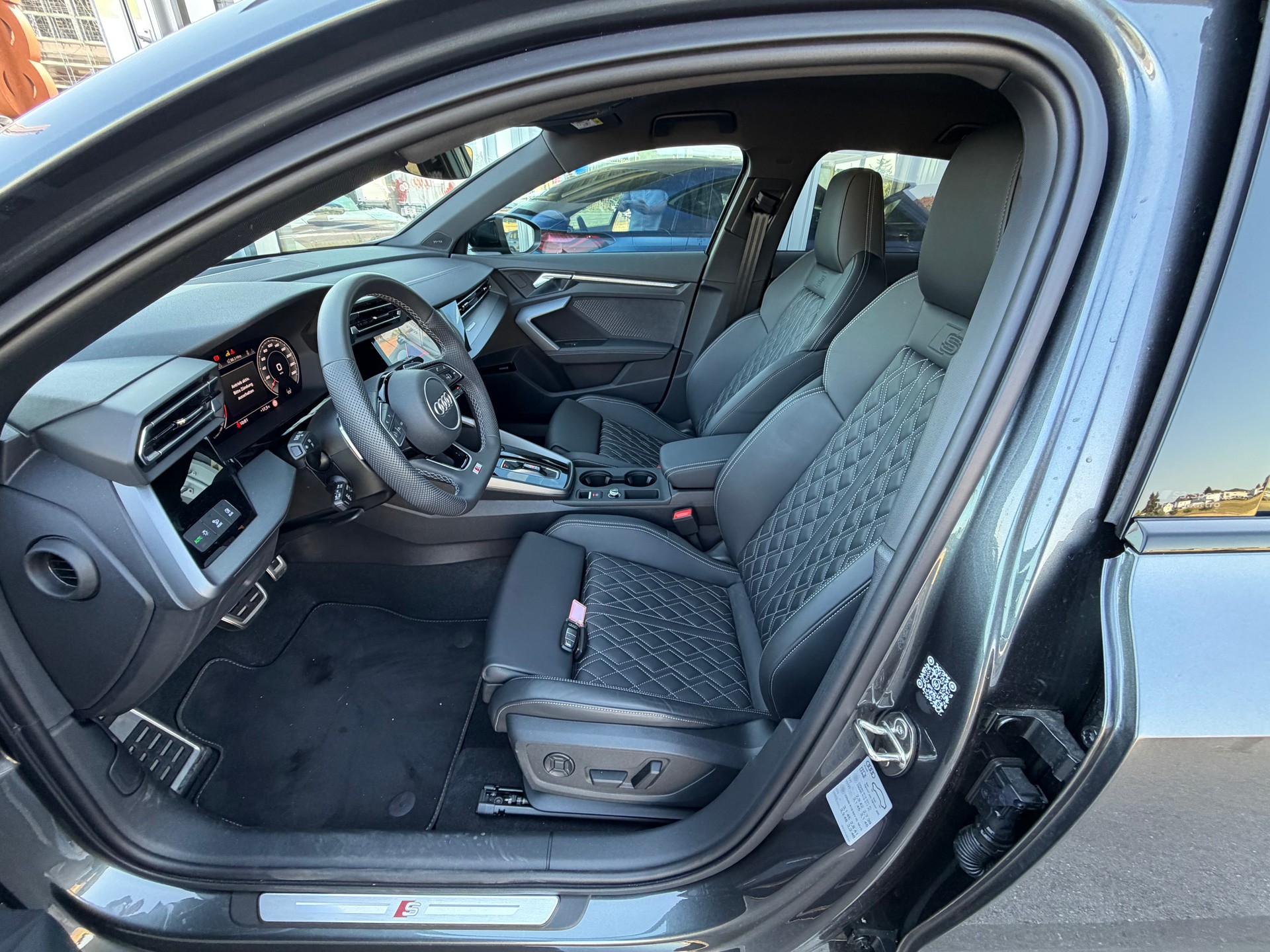 AUDI S3 Sportback TFSI quattro S-tronic-image-13