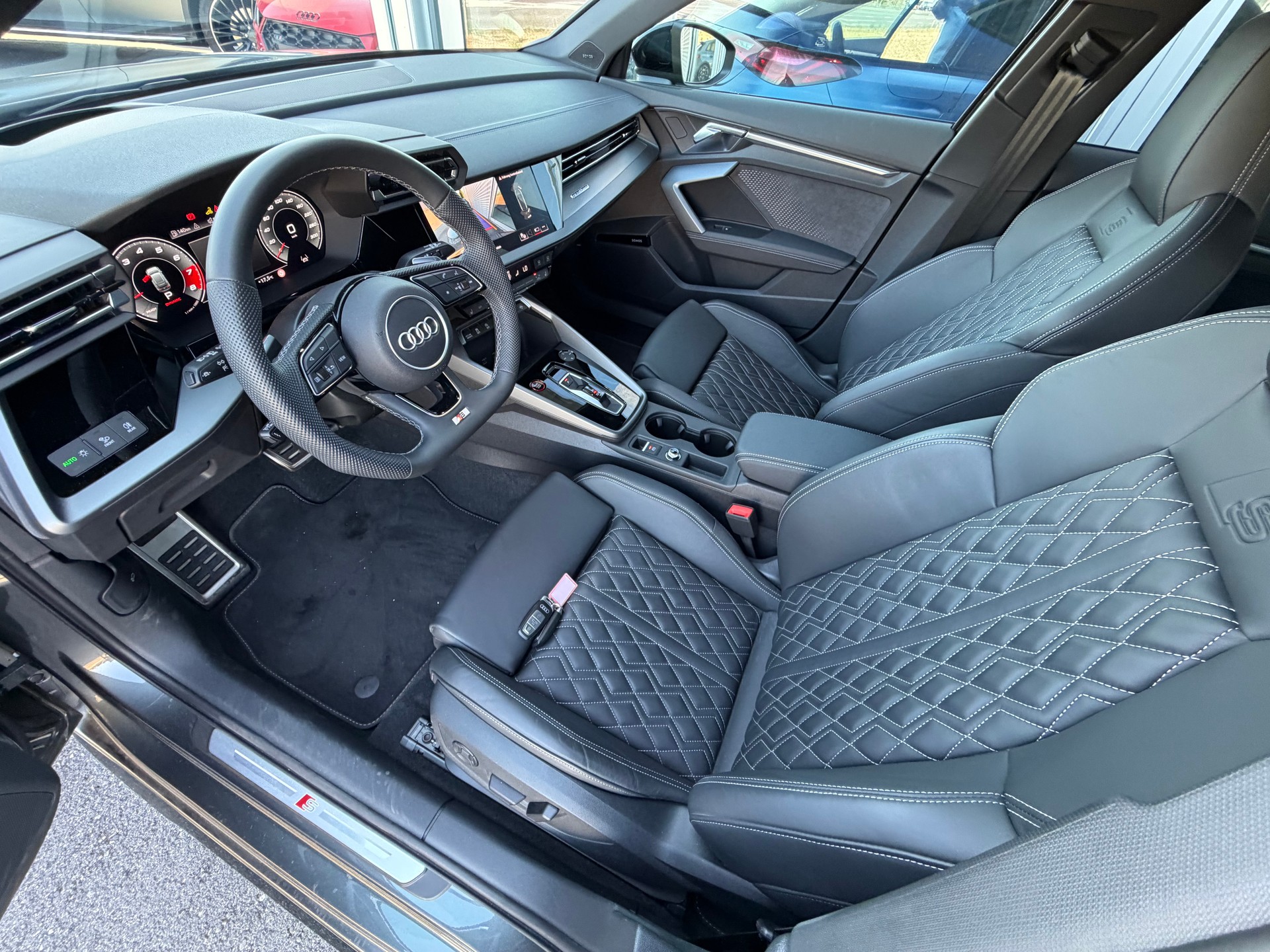 AUDI S3 Sportback TFSI quattro S-tronic-image-14