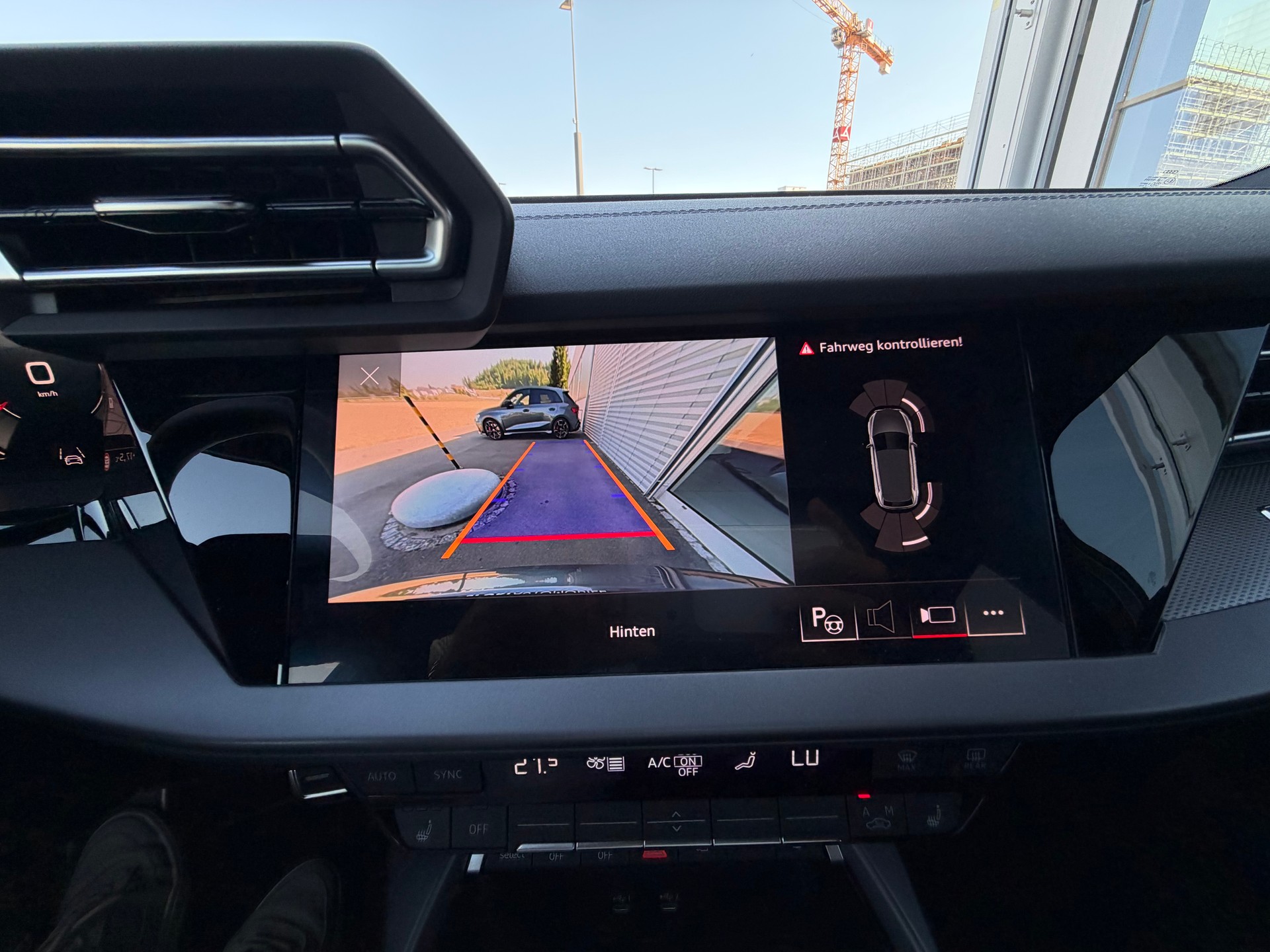 AUDI S3 Sportback TFSI quattro S-tronic-image-21