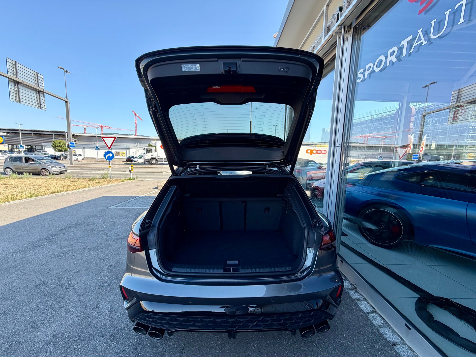 AUDI S3 Sportback TFSI quattro S-tronic-image-12