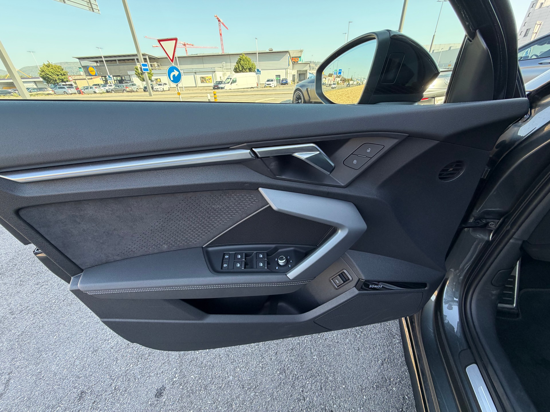 AUDI S3 Sportback TFSI quattro S-tronic-image-18