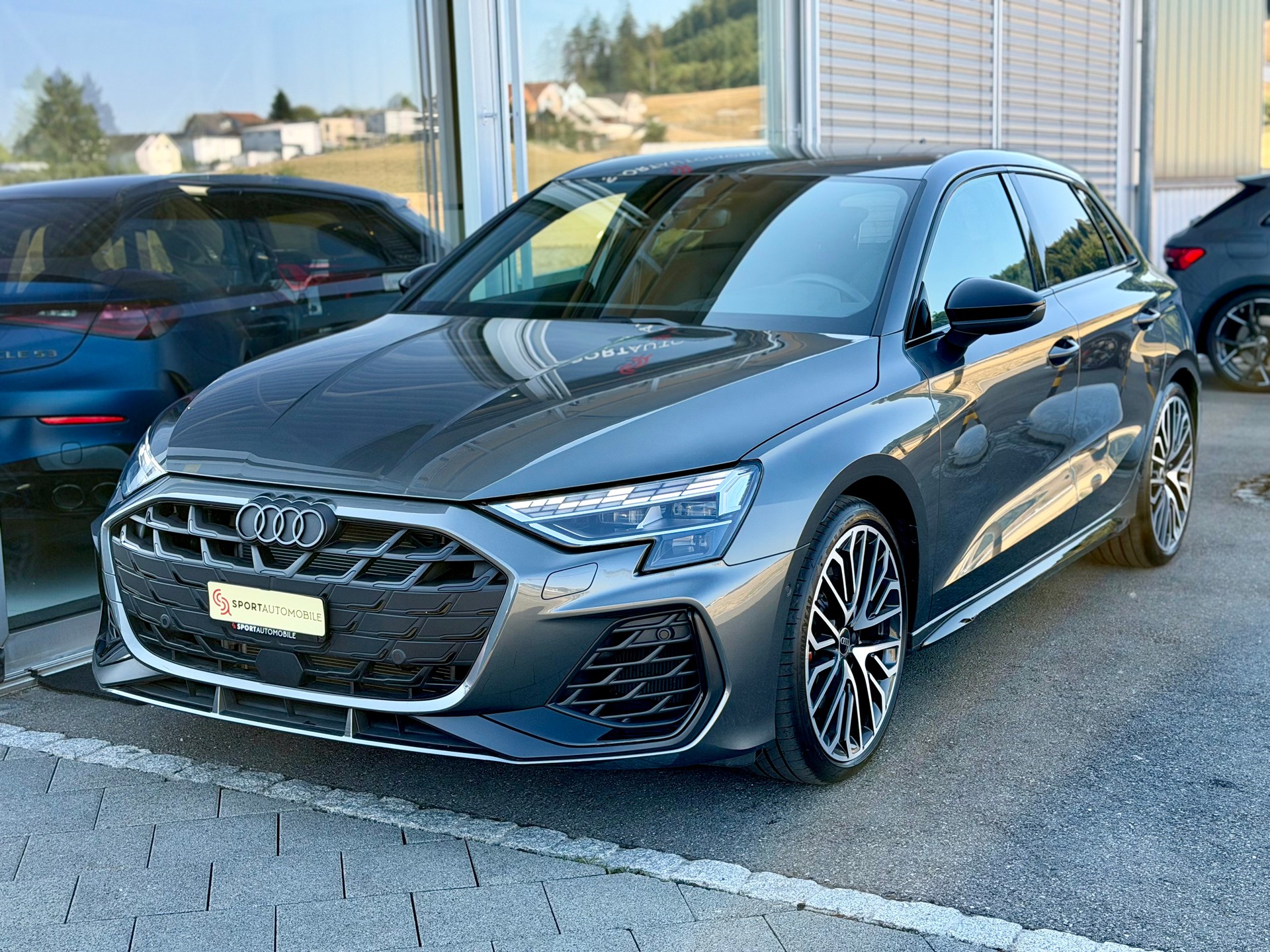 AUDI S3 Sportback TFSI quattro S-tronic-showroom-element-2