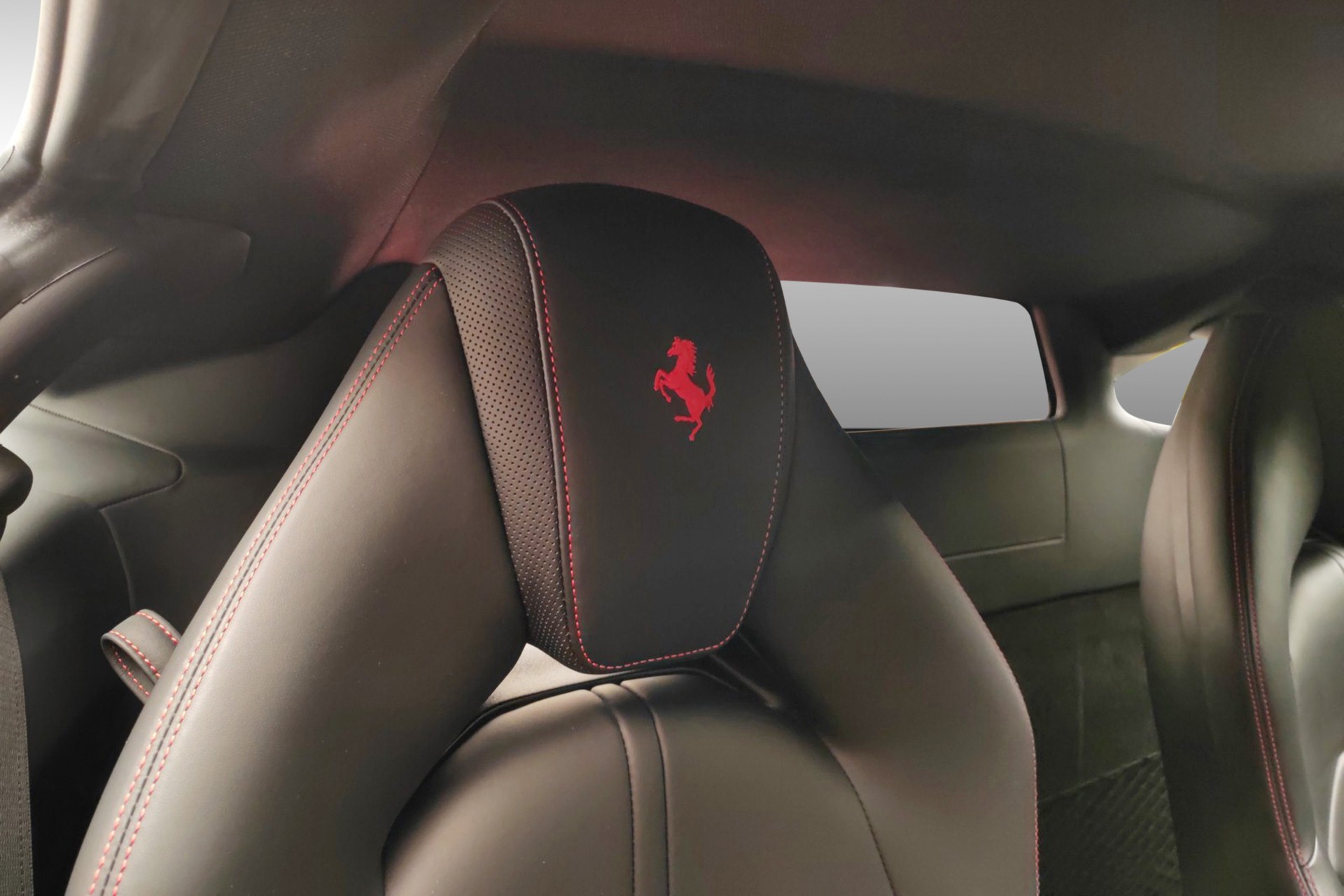 FERRARI F8 Tributo-image-12