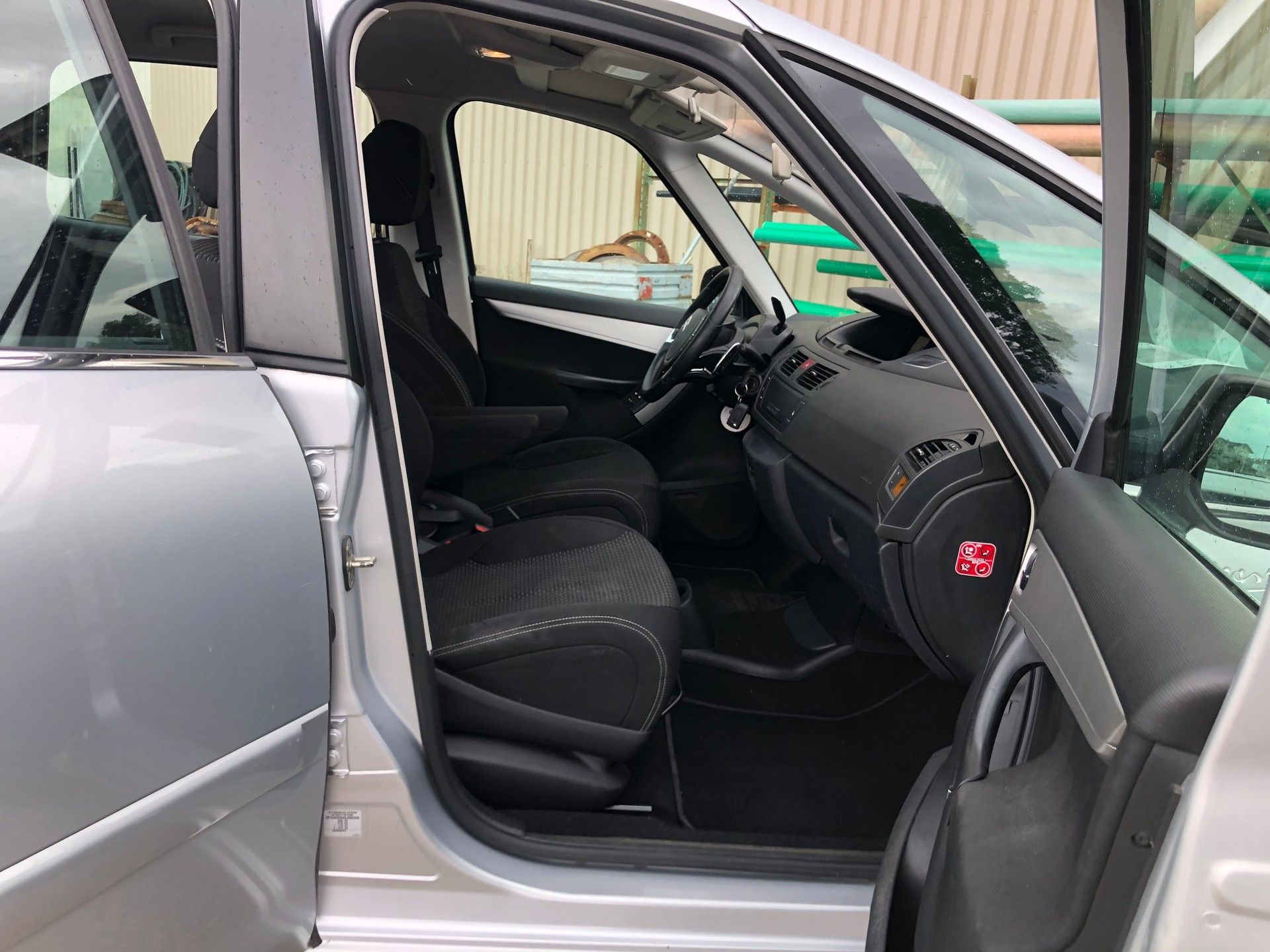 CITROEN Grand C4 Picasso 1.6 HDI 16V Tonic EGS6-image-6