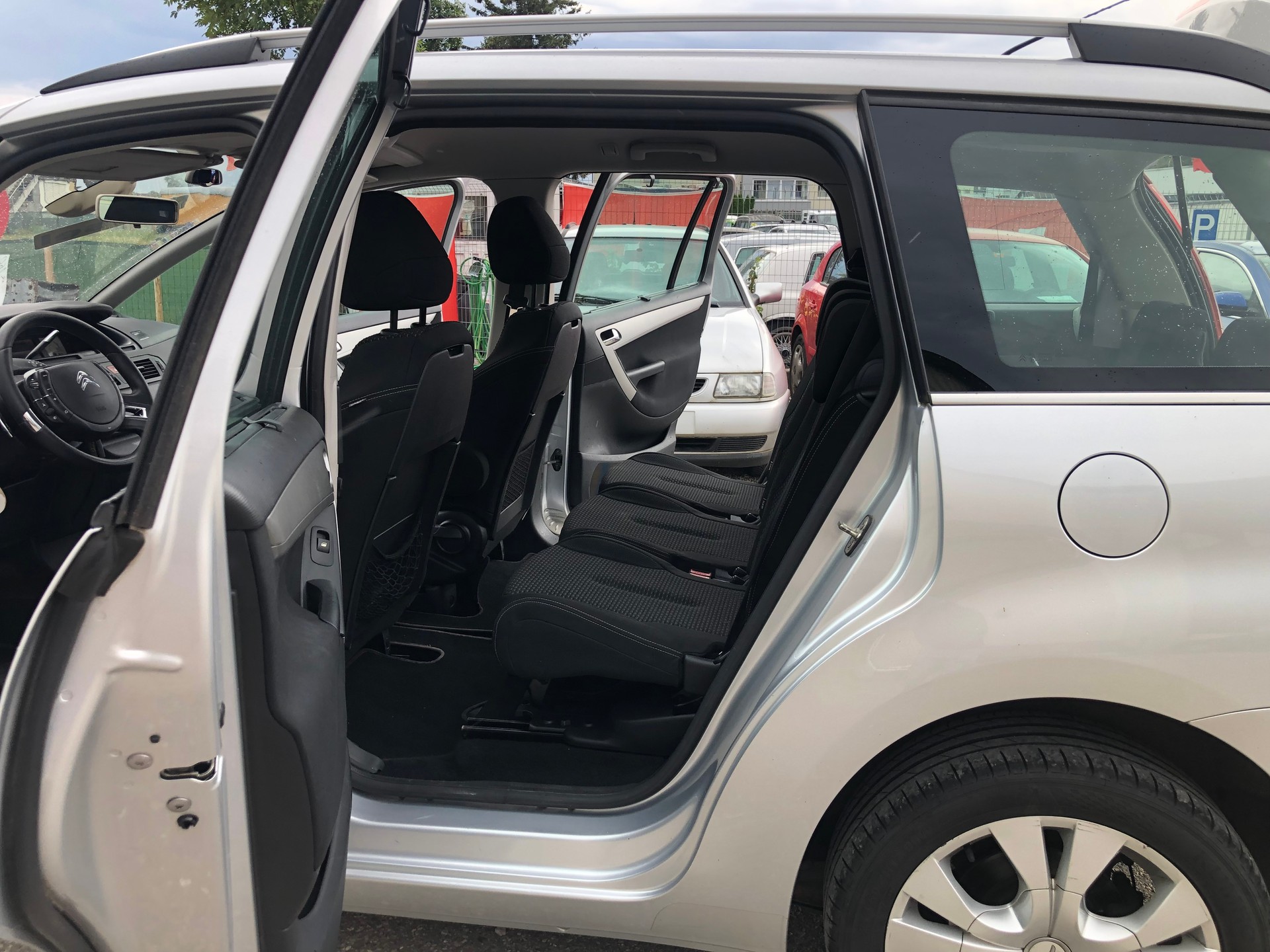 CITROEN Grand C4 Picasso 1.6 HDI 16V Tonic EGS6-image-8