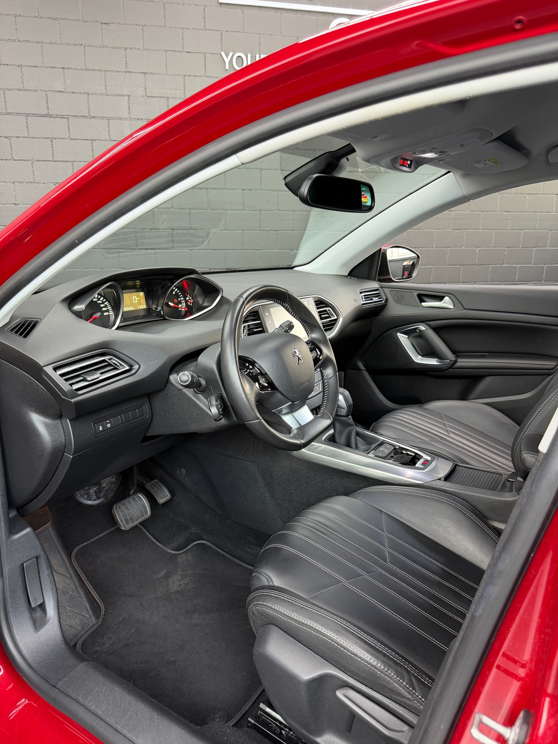 PEUGEOT 308 2.0 BlueHDI Féline Automatic-image-8