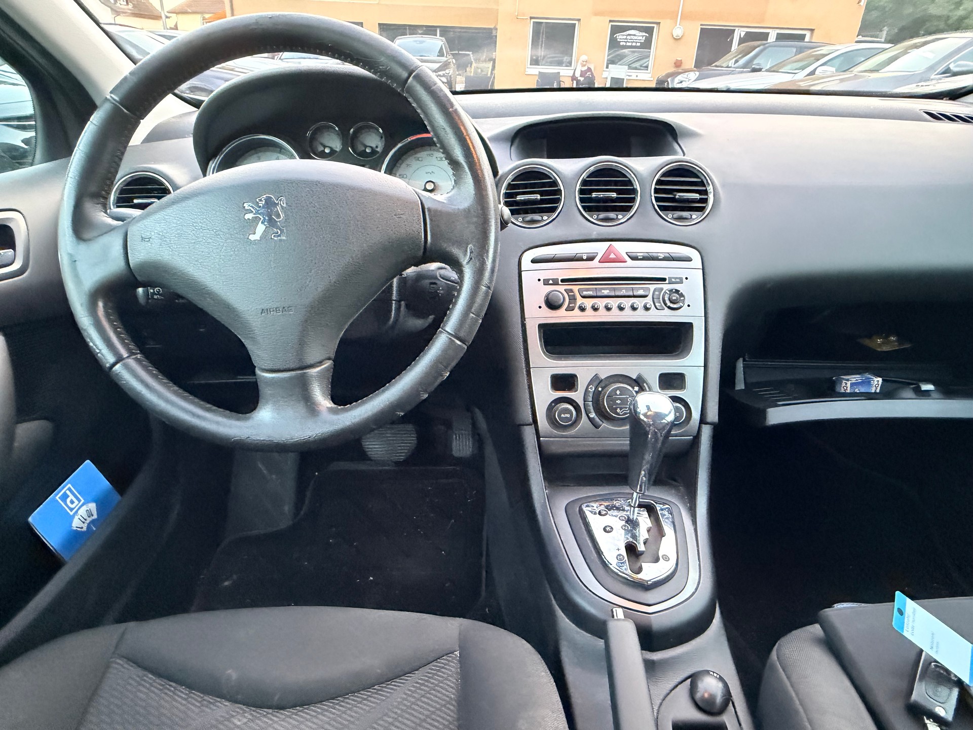 PEUGEOT 308 SW 1.6 16V VTI Sport Automatic-image-9