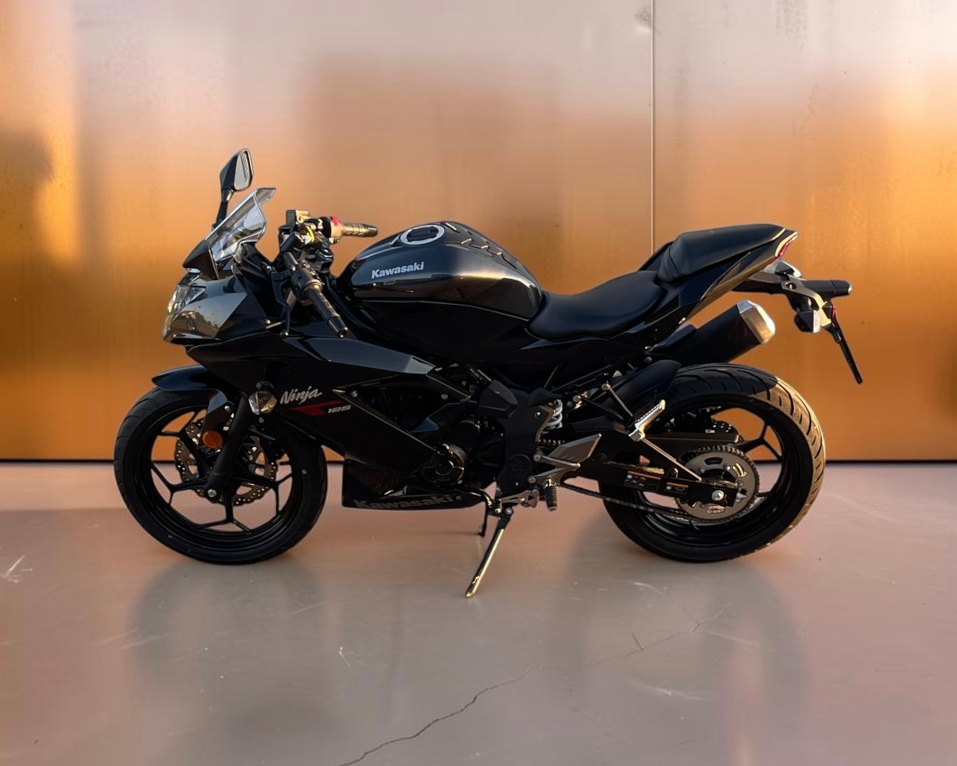 KAWASAKI Ninja 125-image-1