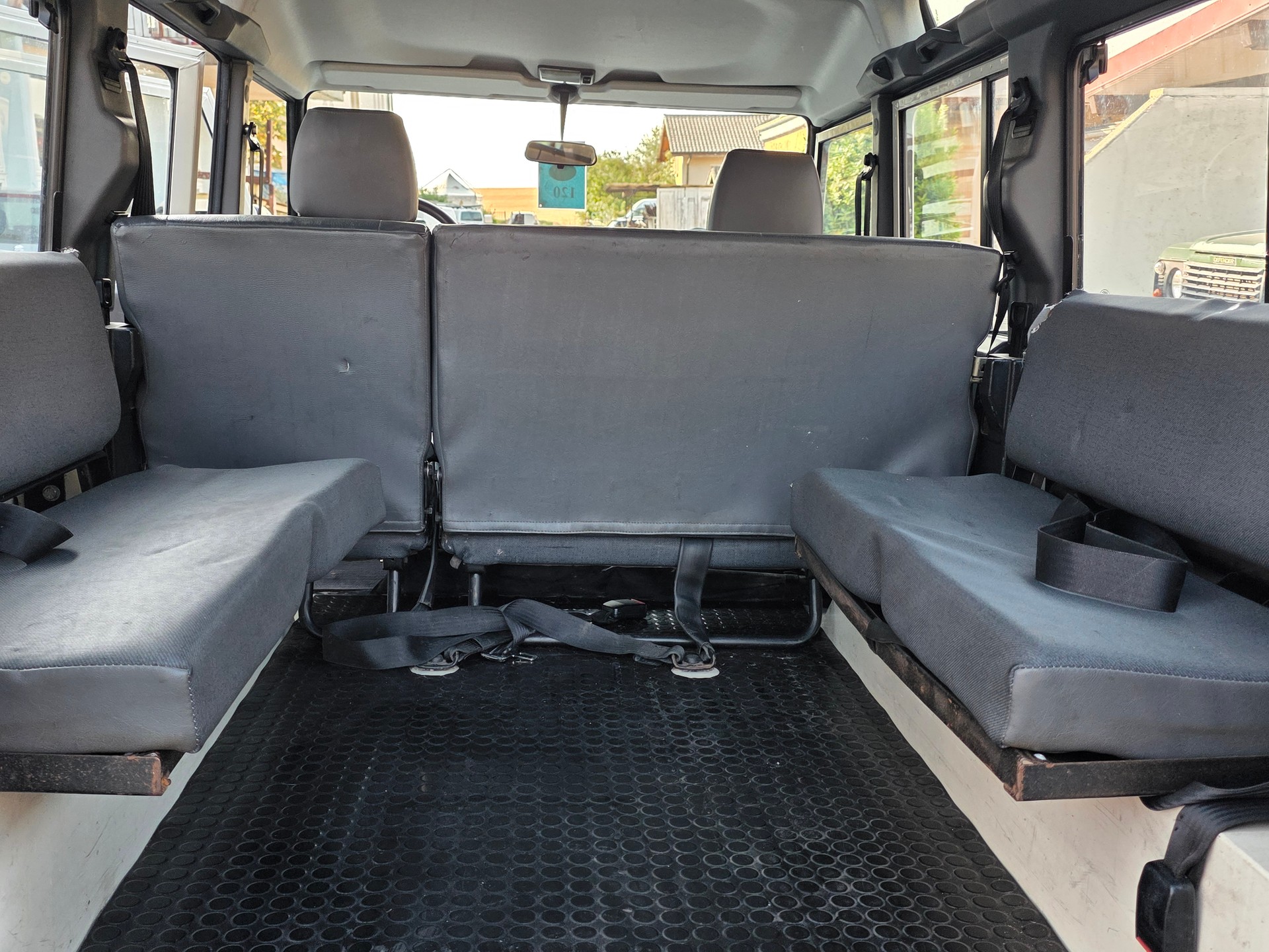 LAND ROVER Defender 110 SW 2.5 Td5-image-10