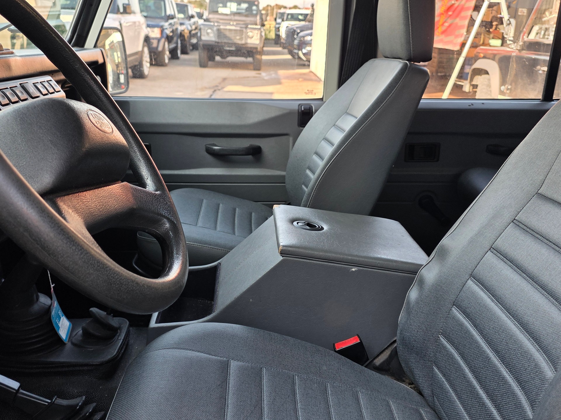 LAND ROVER Defender 110 SW 2.5 Td5-image-7