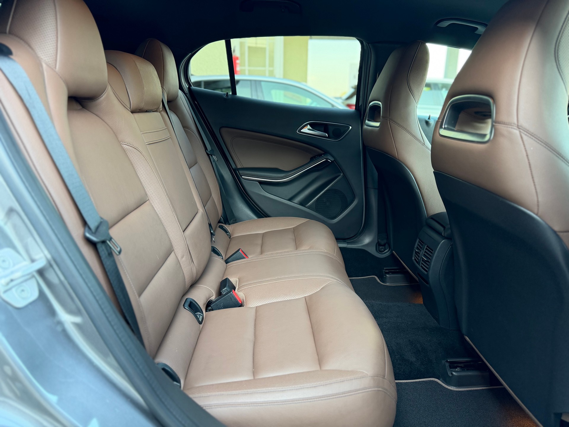 MERCEDES-BENZ GLA 220 CDI Urban 4Matic 7G-DCT-image-12