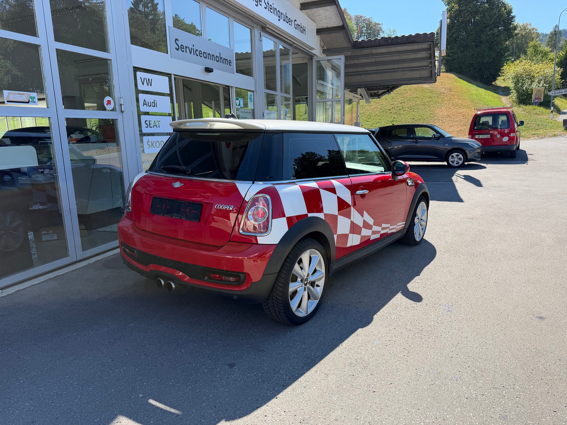MINI Cooper S-showroom-element-3