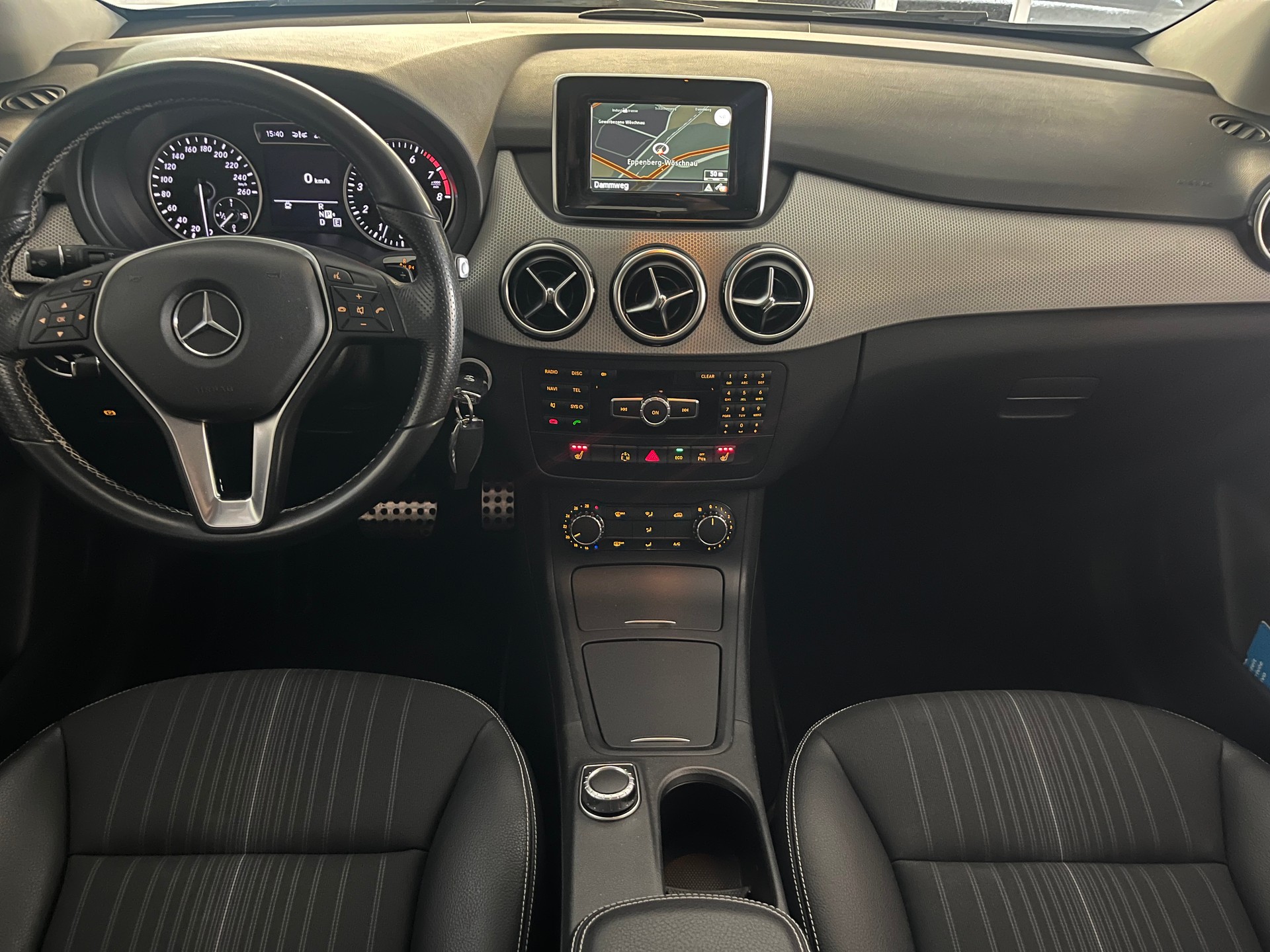 MERCEDES-BENZ B 180 7G-DCT-image-10