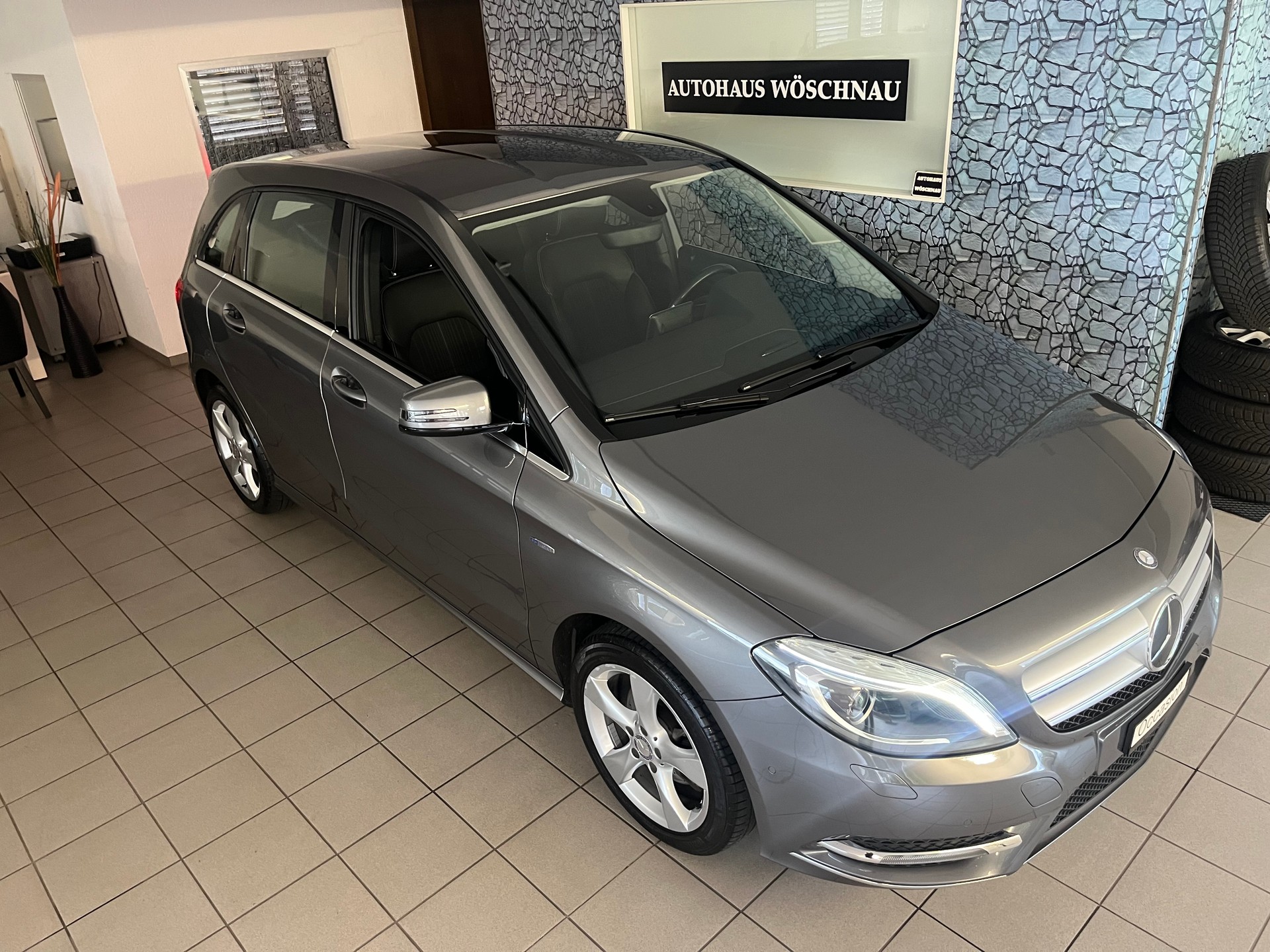MERCEDES-BENZ B 180 7G-DCT-image-6