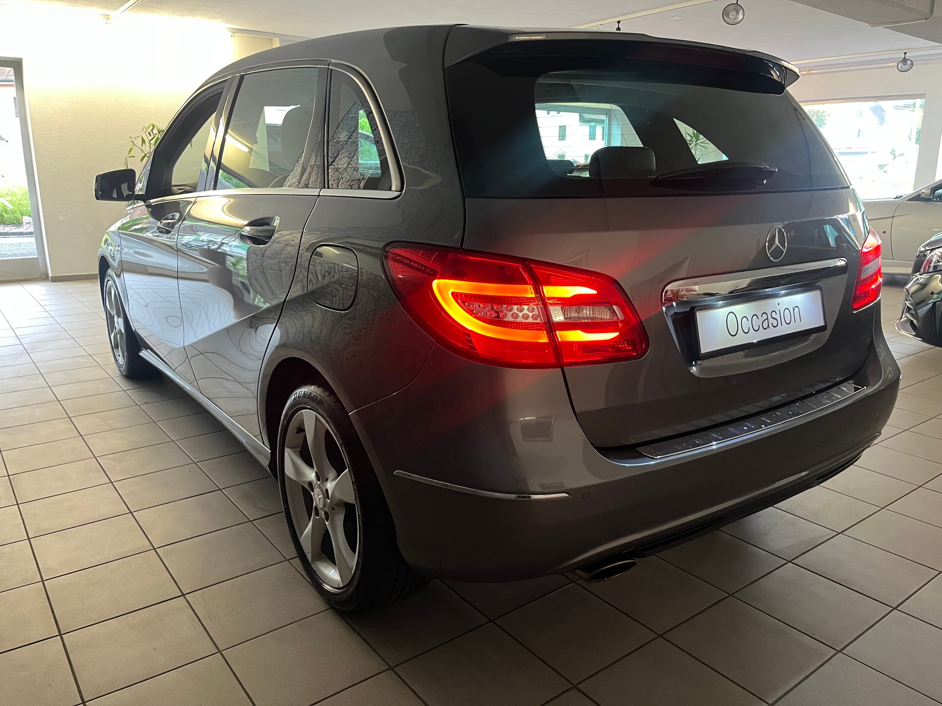 MERCEDES-BENZ B 180 7G-DCT-image-3