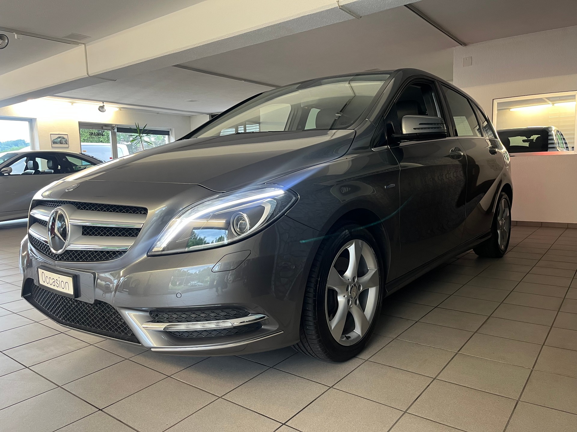 MERCEDES-BENZ B 180 7G-DCT-image-4