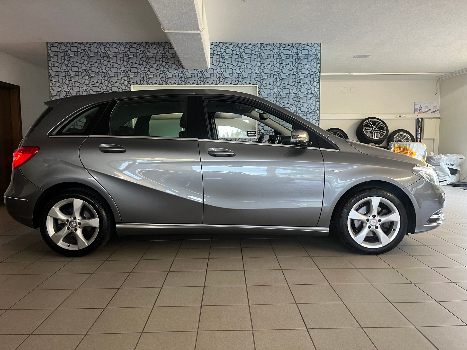MERCEDES-BENZ B 180 7G-DCT-image-1