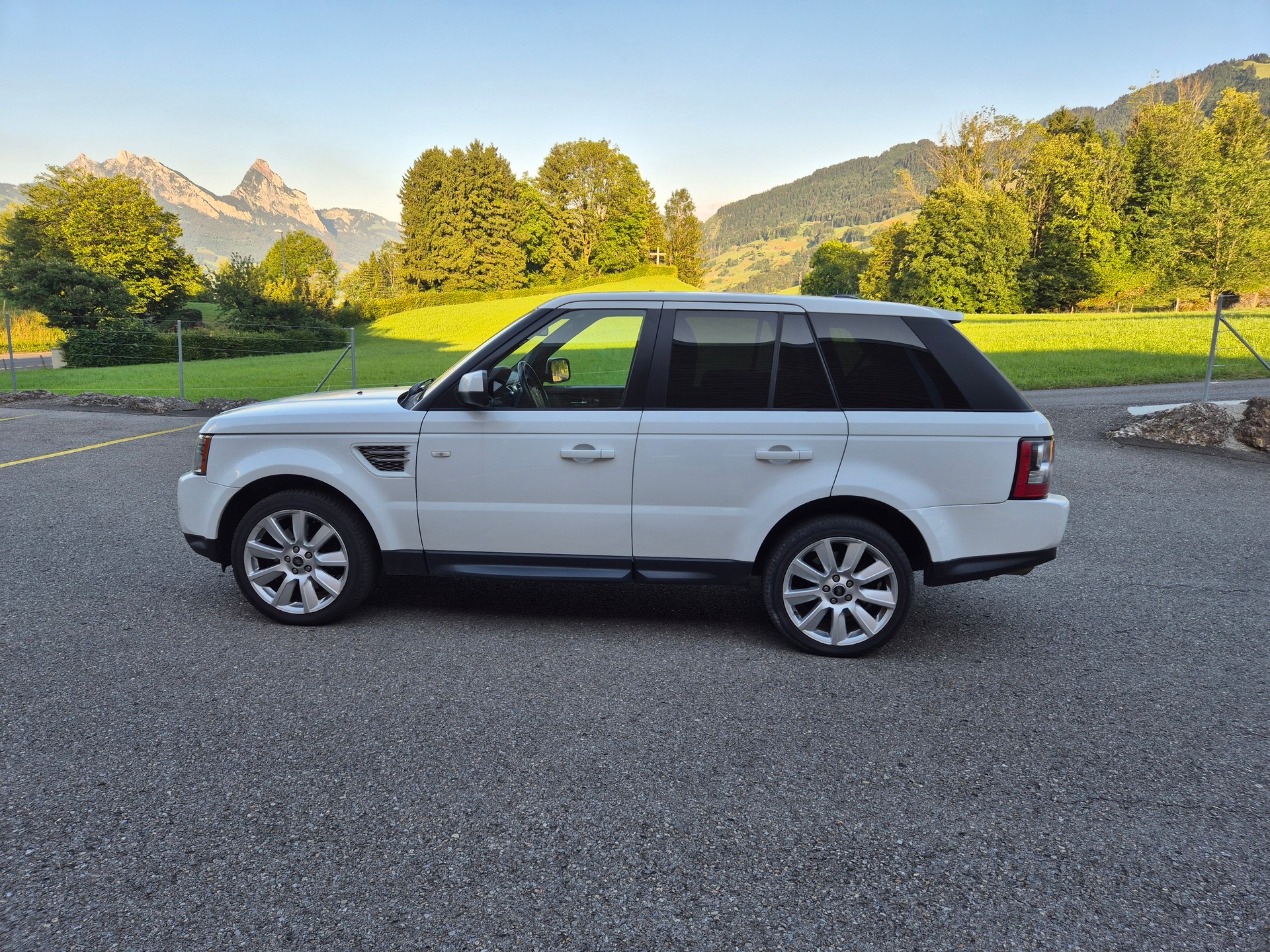 LAND ROVER Range Rover Sport 3.0 TDV6 HSE Automatic-image-1