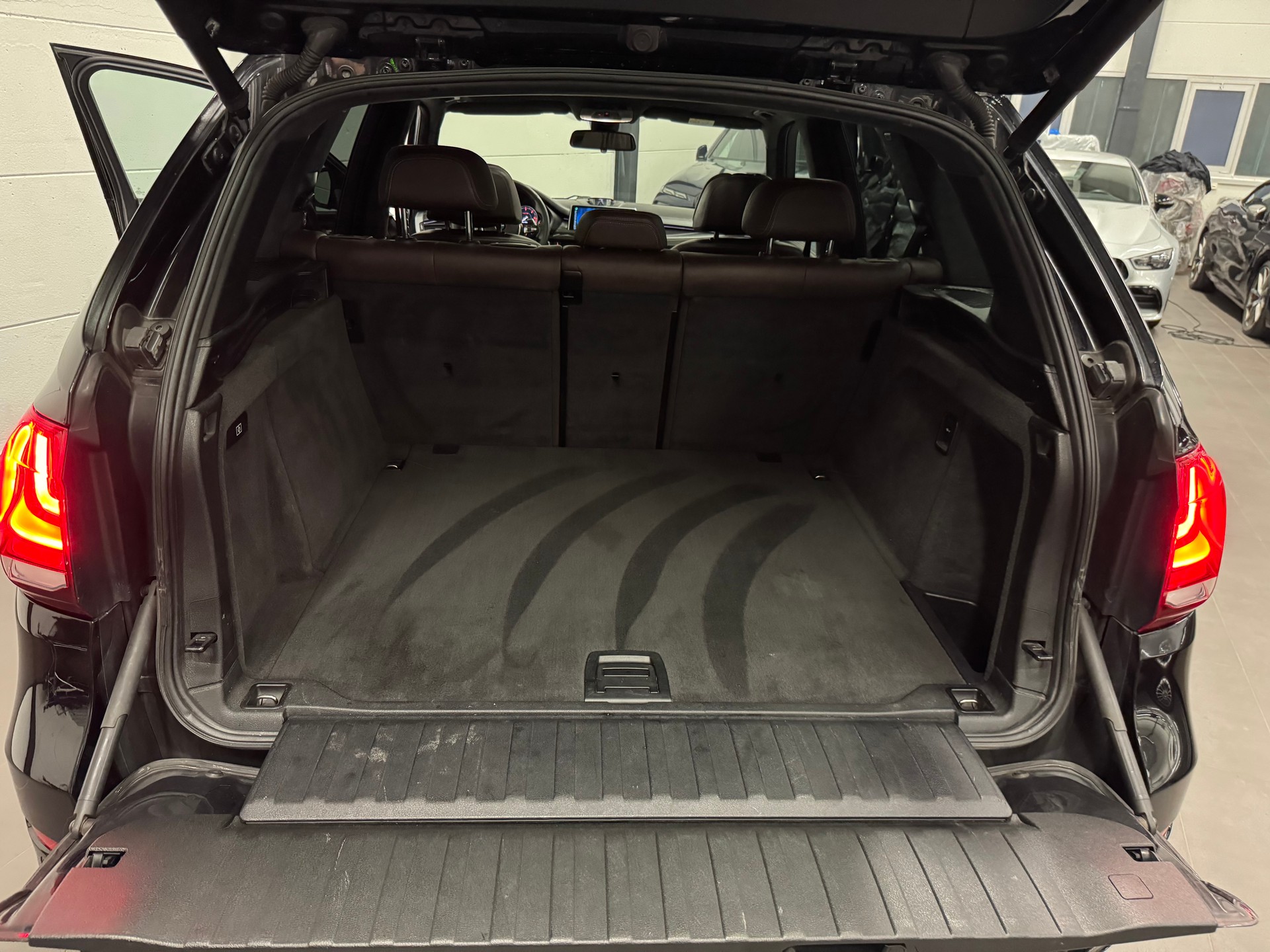 BMW X5 xDrive M50d Steptronic-image-23