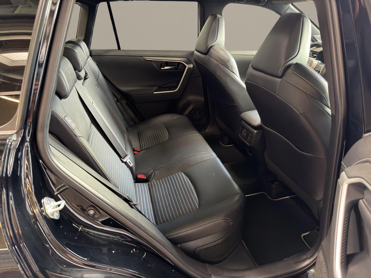 TOYOTA RAV4 2.5 HSD Black Edition-image-19