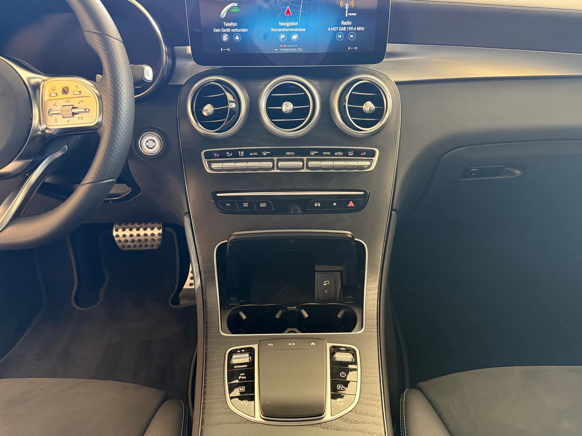 MERCEDES-BENZ GLC 300 d AMG Line 4Matic 9G-Tronic-image-14