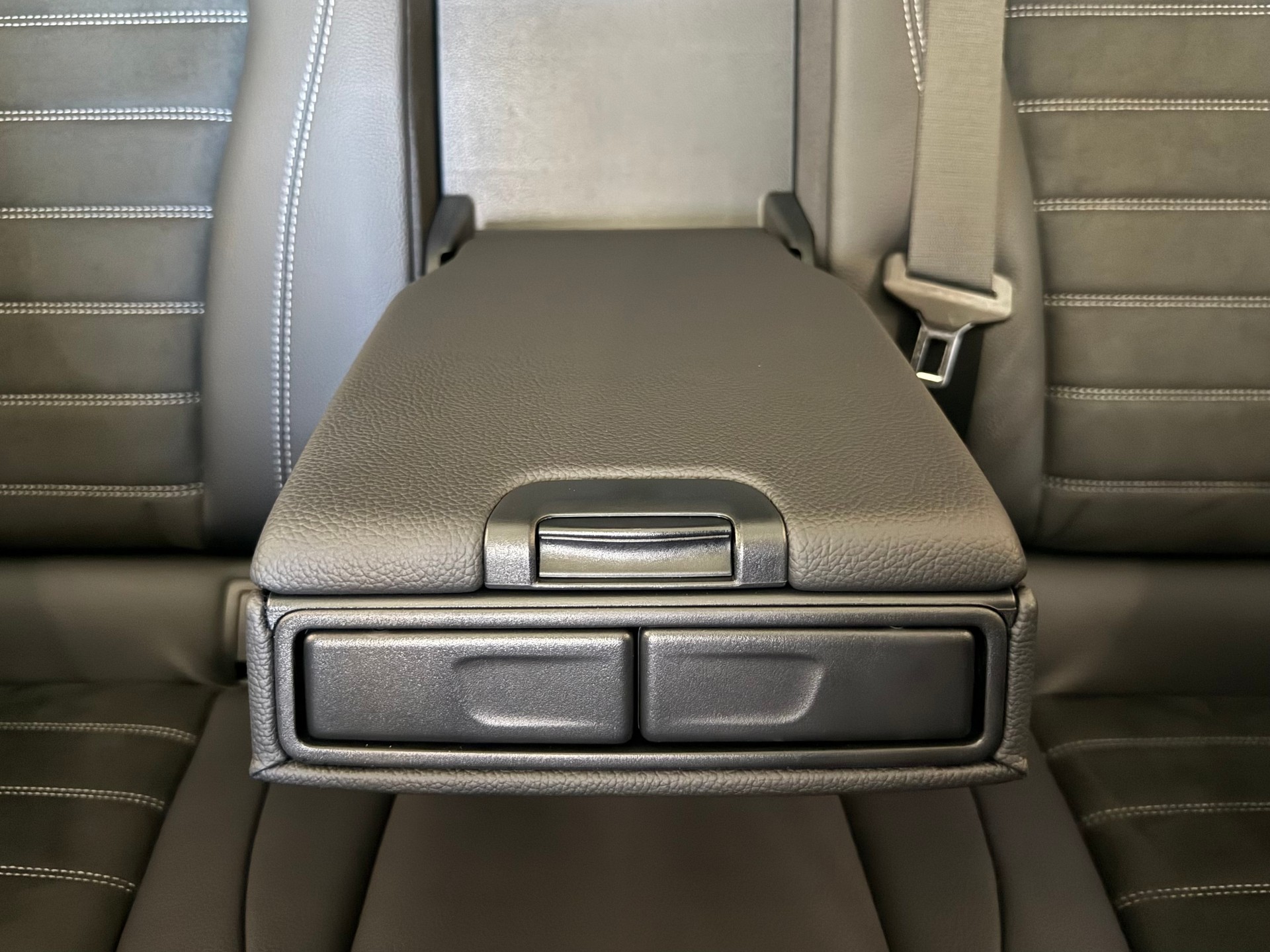 MERCEDES-BENZ GLC 300 d AMG Line 4Matic 9G-Tronic-image-22