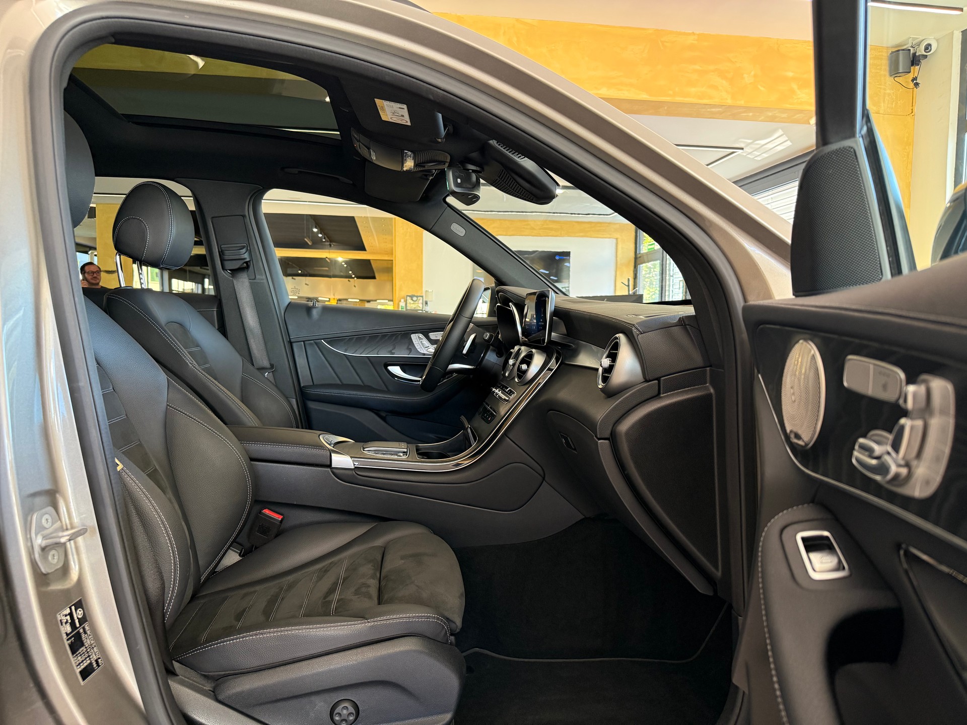 MERCEDES-BENZ GLC 300 d AMG Line 4Matic 9G-Tronic-image-16