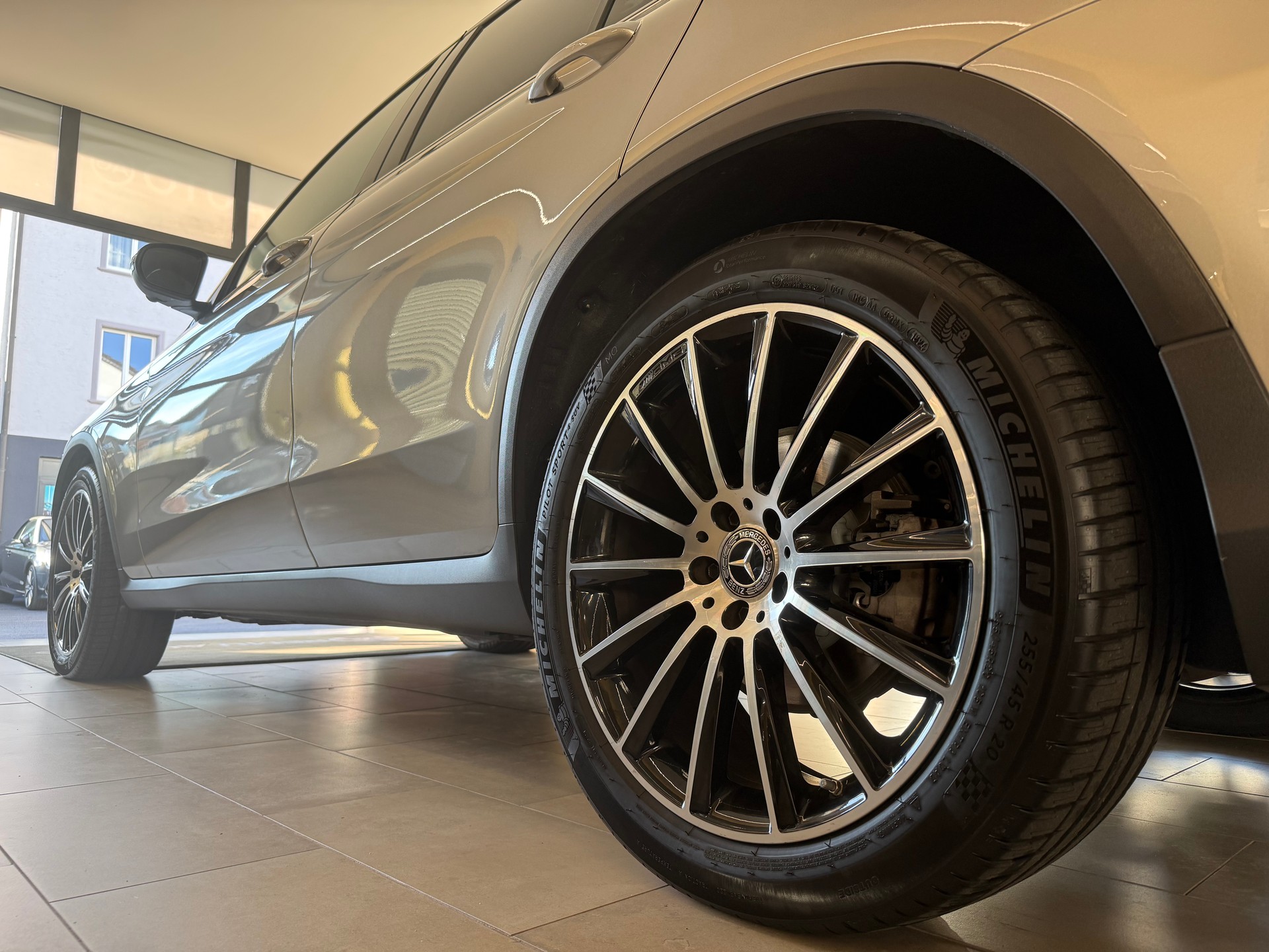 MERCEDES-BENZ GLC 300 d AMG Line 4Matic 9G-Tronic-image-24