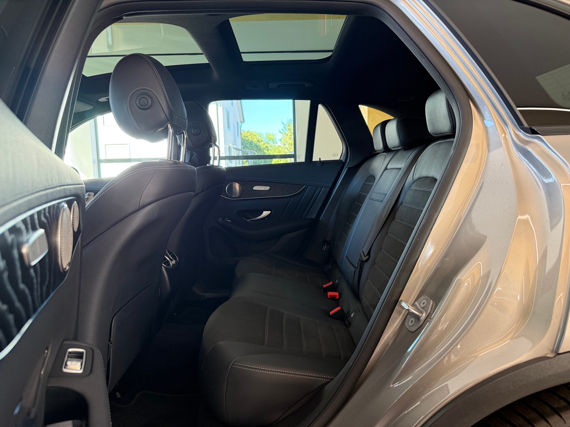MERCEDES-BENZ GLC 300 d AMG Line 4Matic 9G-Tronic-image-20