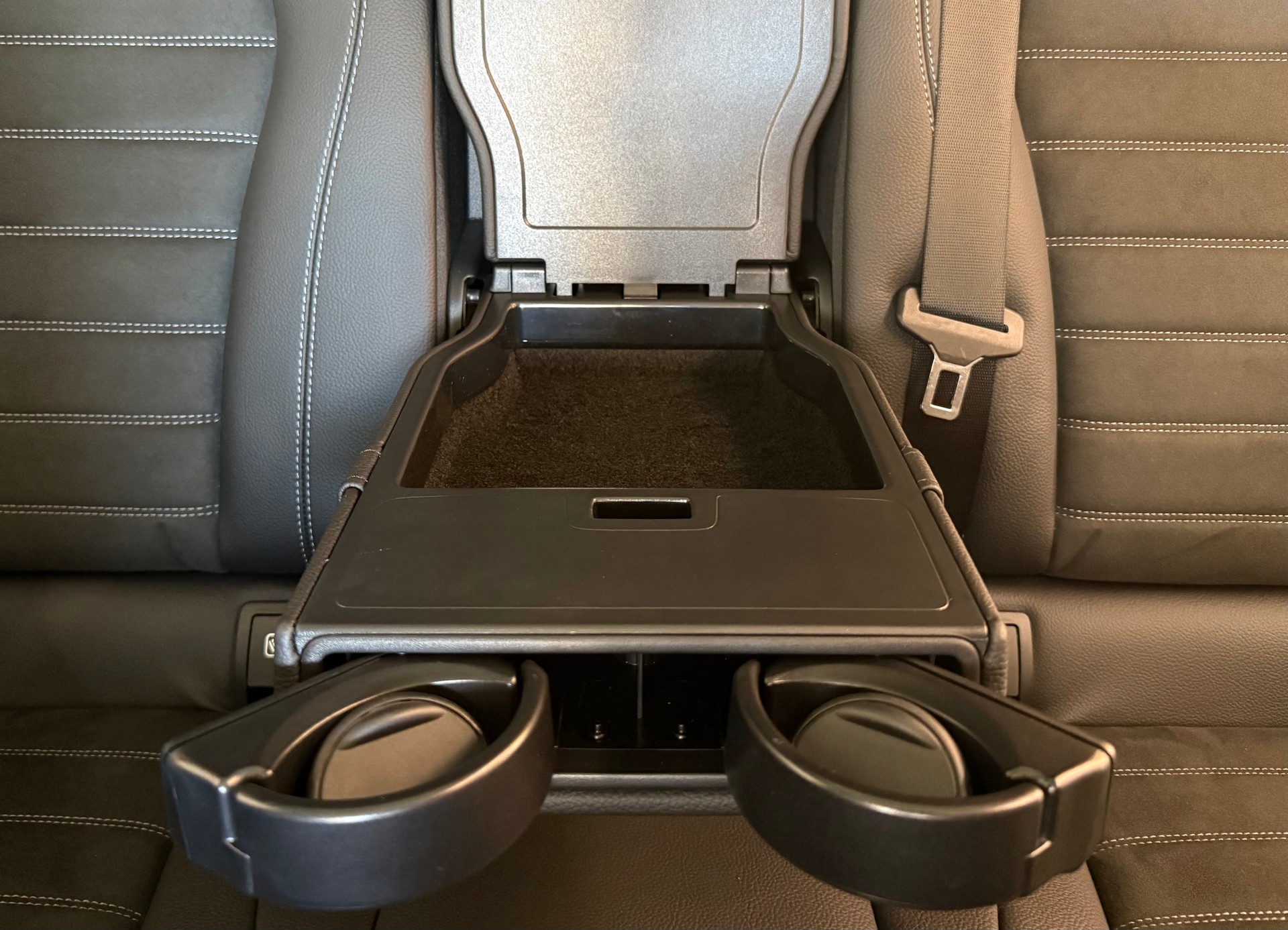 MERCEDES-BENZ GLC 300 d AMG Line 4Matic 9G-Tronic-image-23