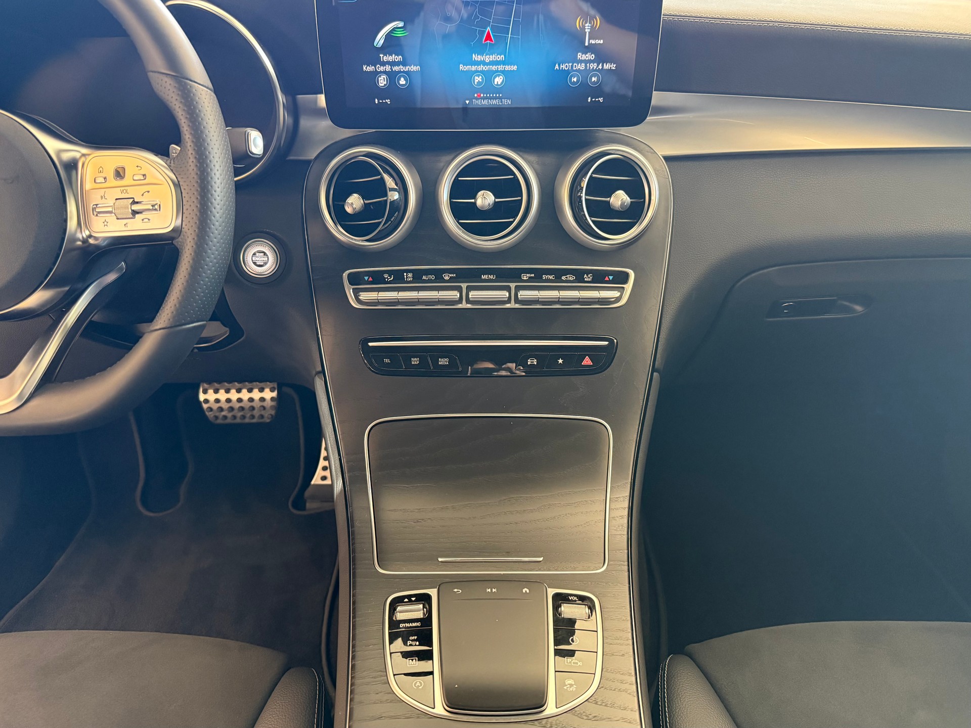 MERCEDES-BENZ GLC 300 d AMG Line 4Matic 9G-Tronic-image-13