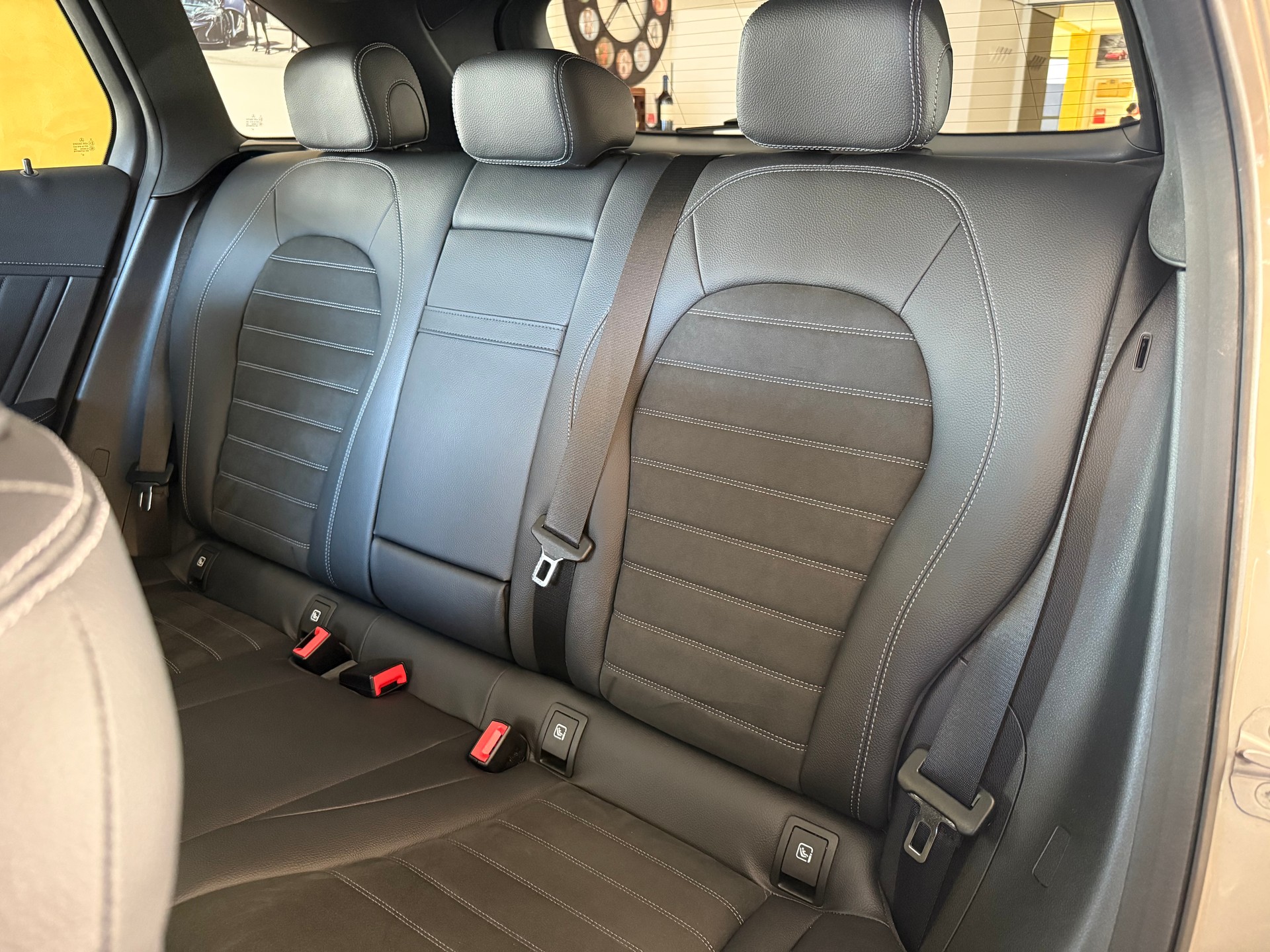 MERCEDES-BENZ GLC 300 d AMG Line 4Matic 9G-Tronic-image-21
