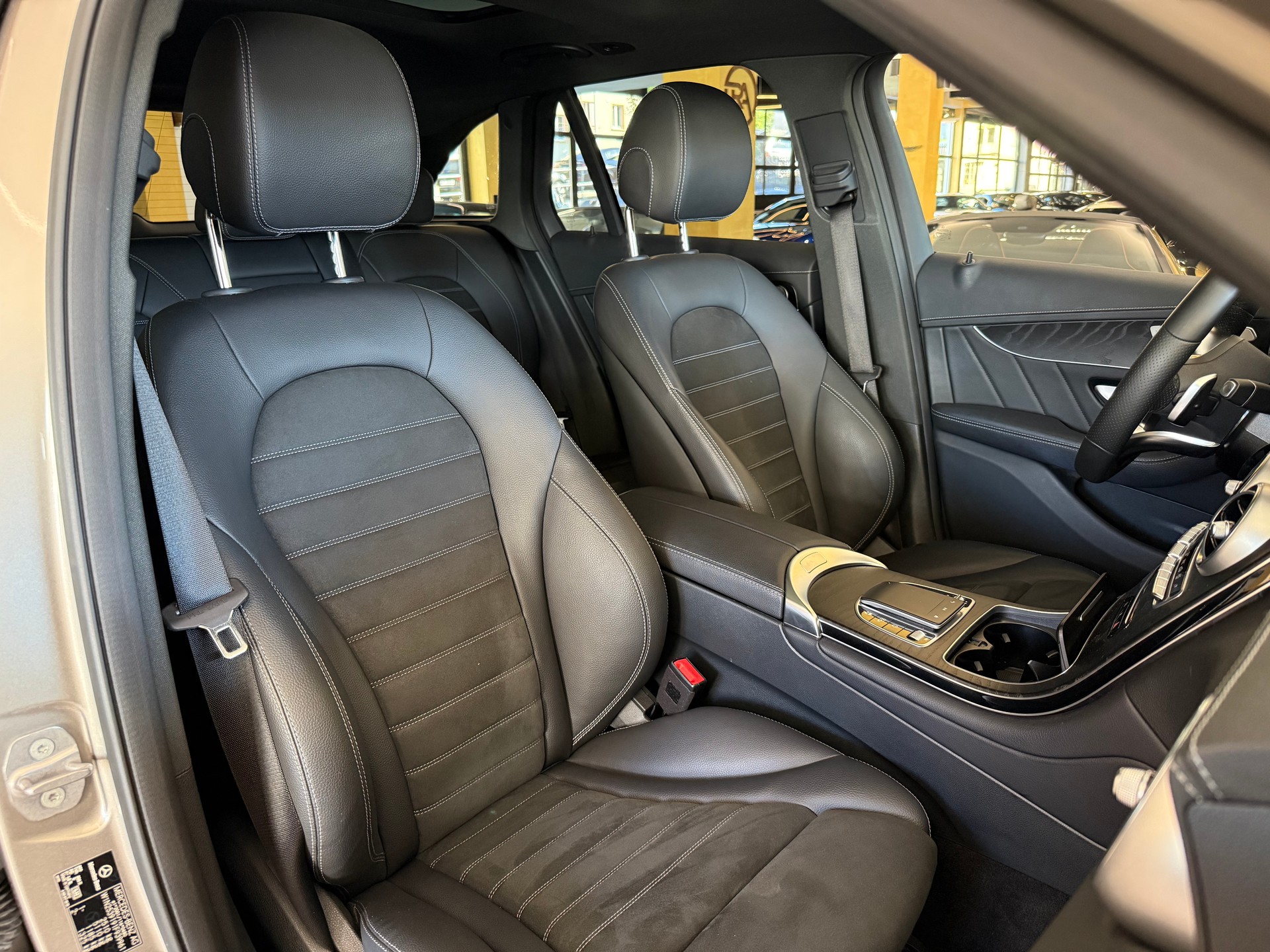 MERCEDES-BENZ GLC 300 d AMG Line 4Matic 9G-Tronic-image-17