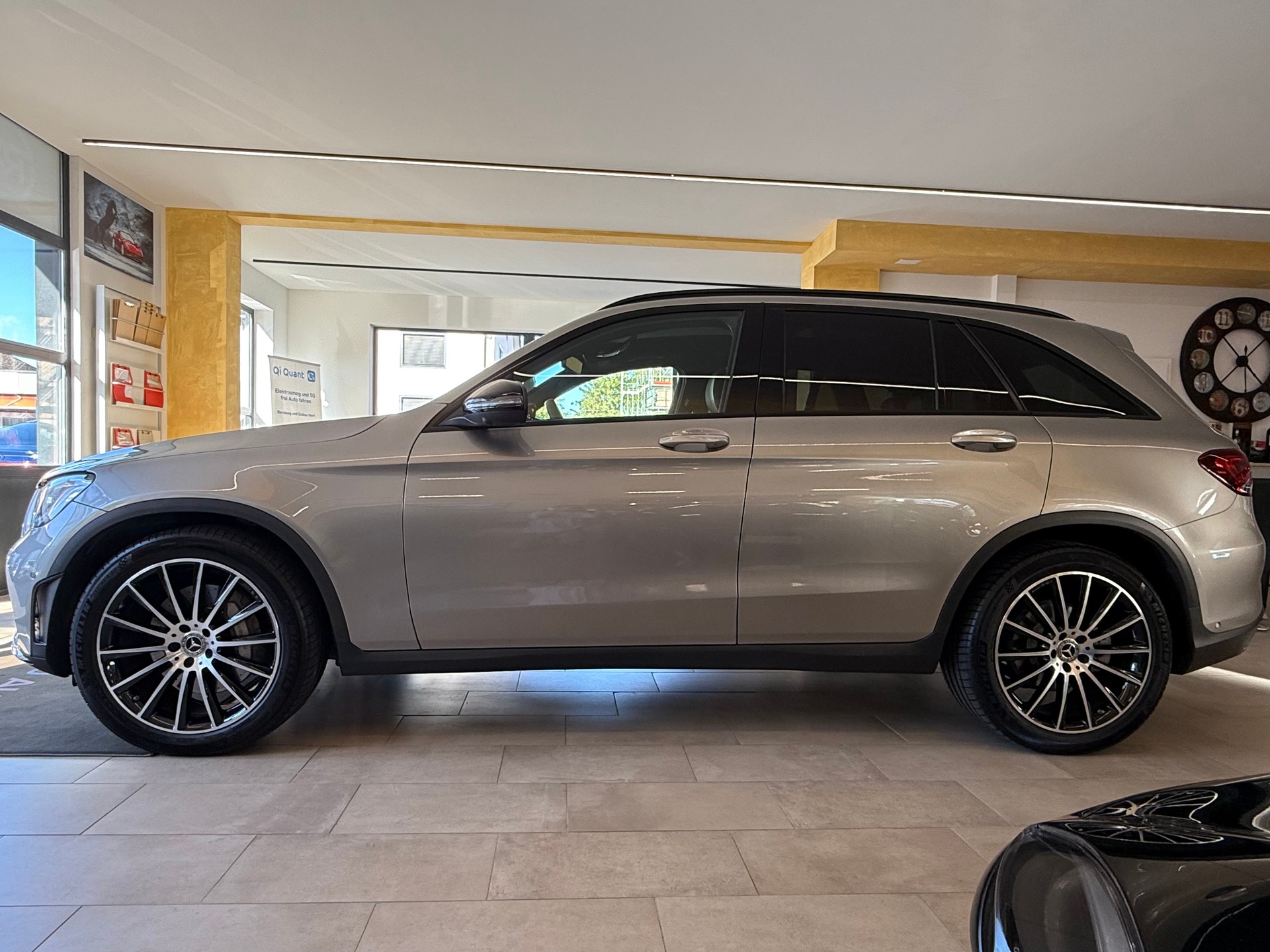 MERCEDES-BENZ GLC 300 d AMG Line 4Matic 9G-Tronic-image-6