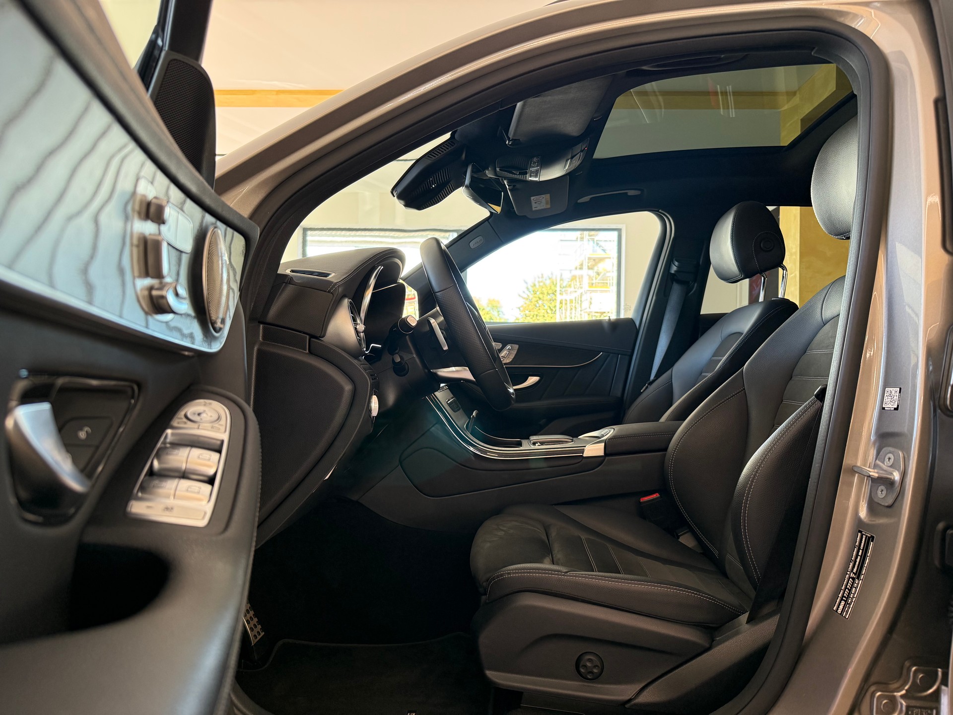 MERCEDES-BENZ GLC 300 d AMG Line 4Matic 9G-Tronic-image-10