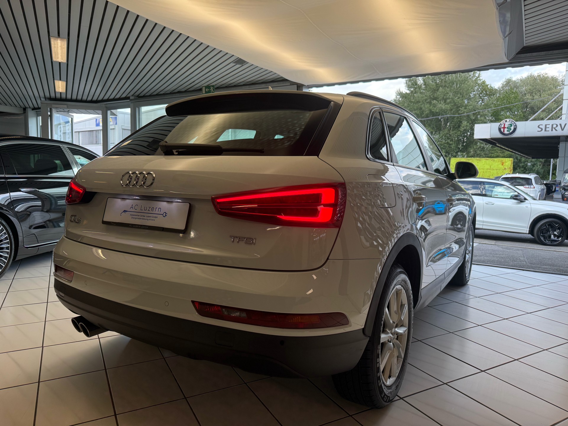 AUDI Q3 1.4 TFSI S-tronic-showroom-element-2