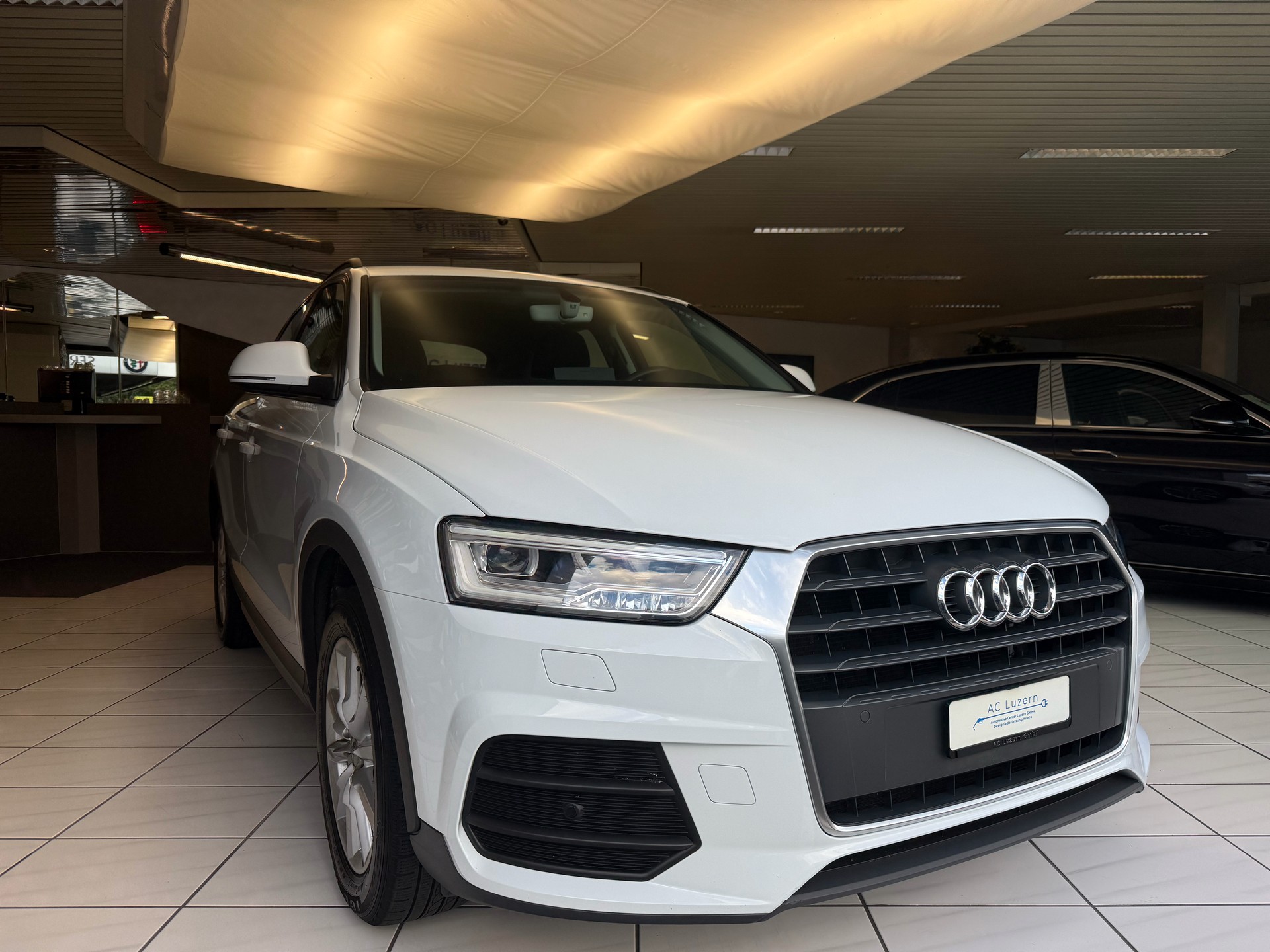 AUDI Q3 1.4 TFSI S-tronic-showroom-element-3