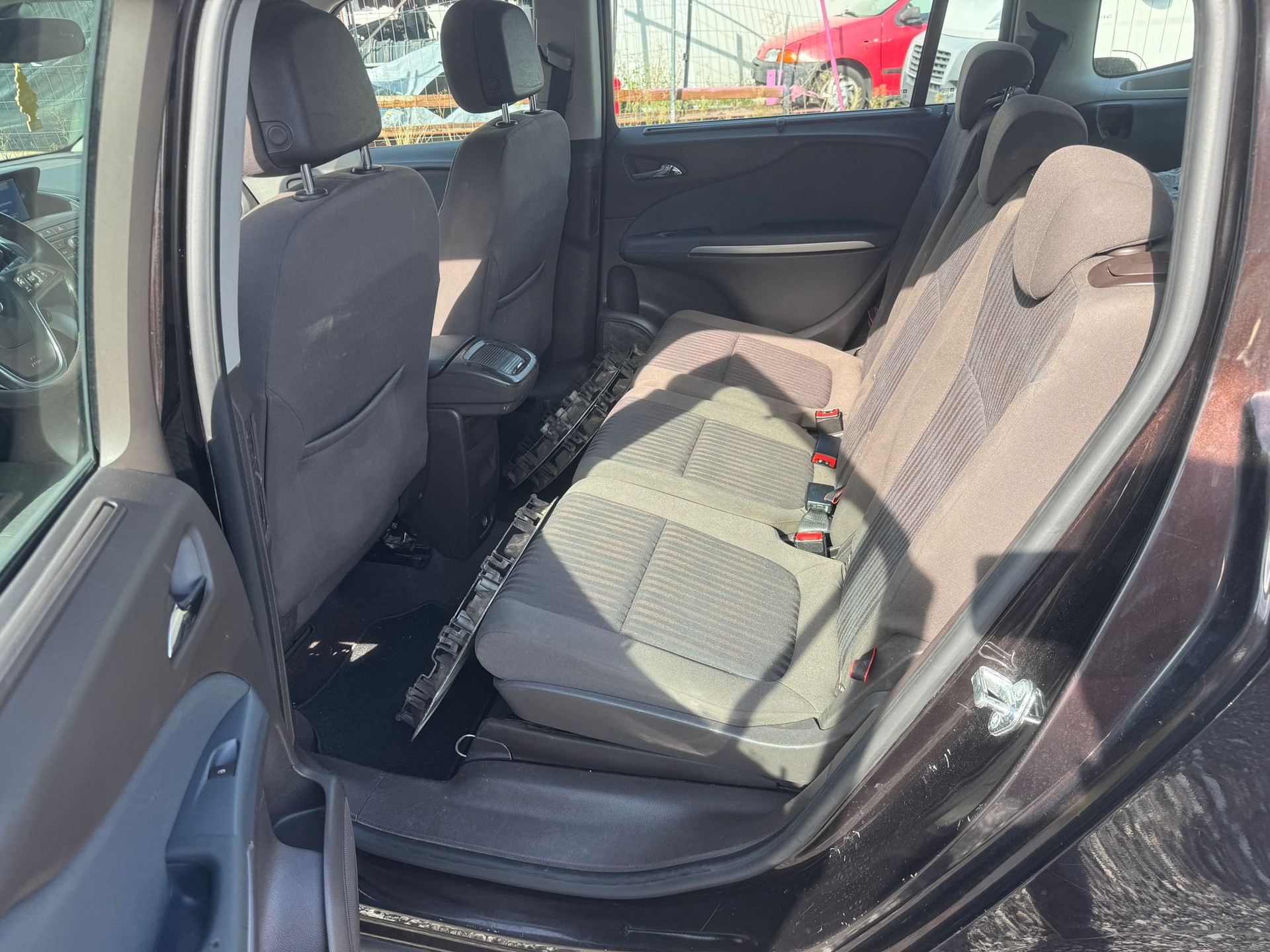 OPEL Zafira Tourer 1.4i 16V Active Edition-image-9
