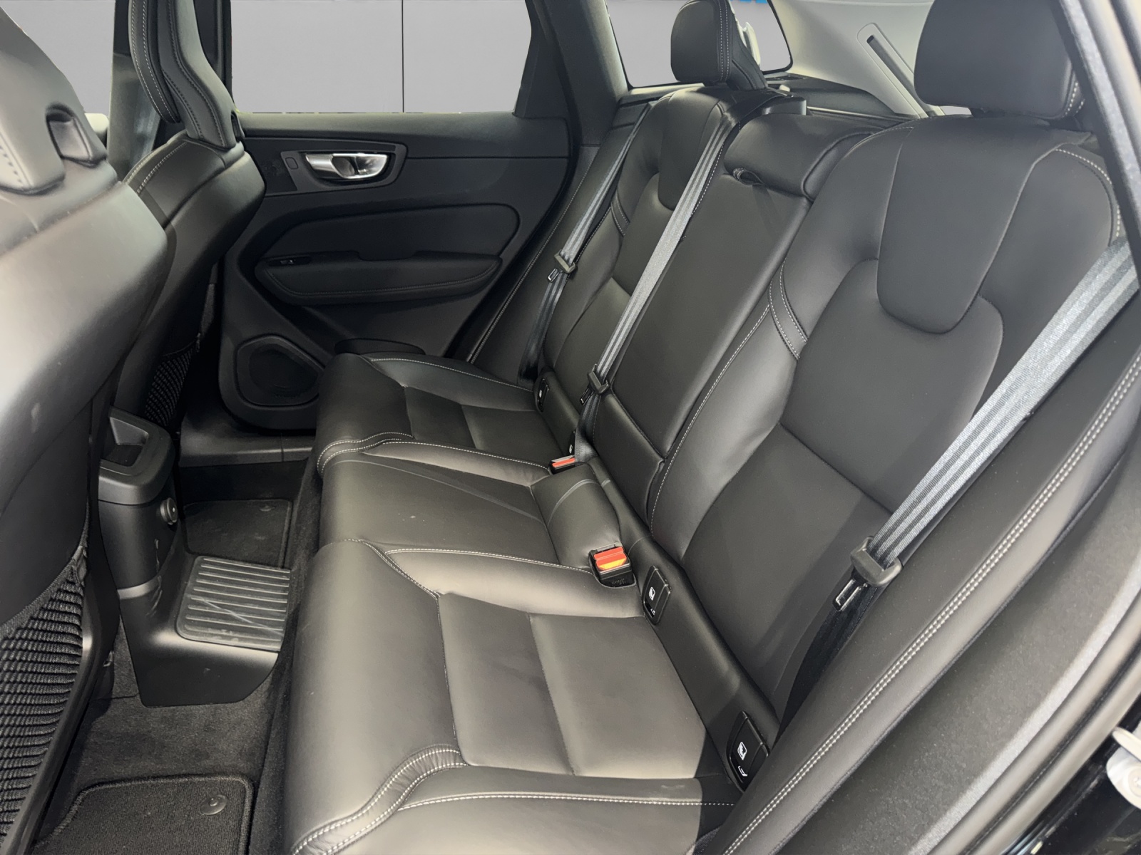 VOLVO XC60 2.0 T8 TE Plus Dark eAWD-image-12