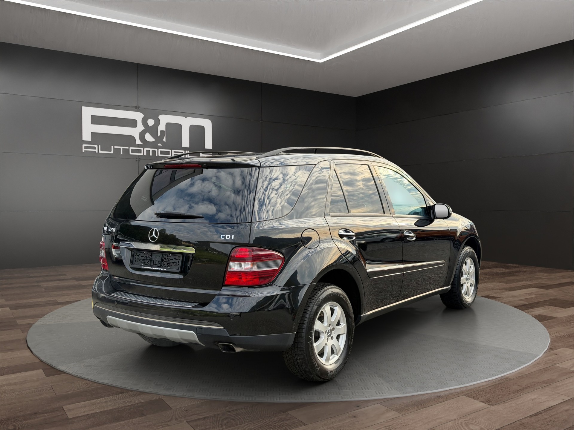 MERCEDES-BENZ ML 320 CDI 4Matic 7G-Tronic-showroom-element-3