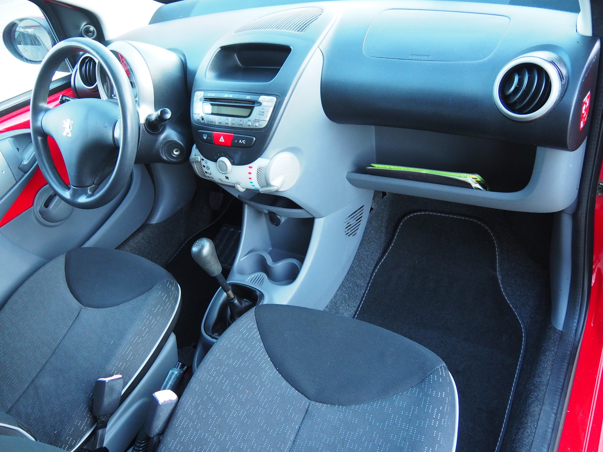PEUGEOT 107 1.0 Trendy-image-11