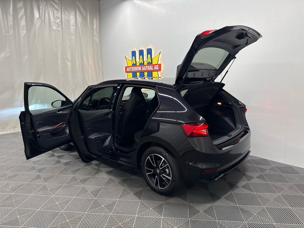 SKODA Fabia 1.0 TSI Monte Carlo DSG-image-11
