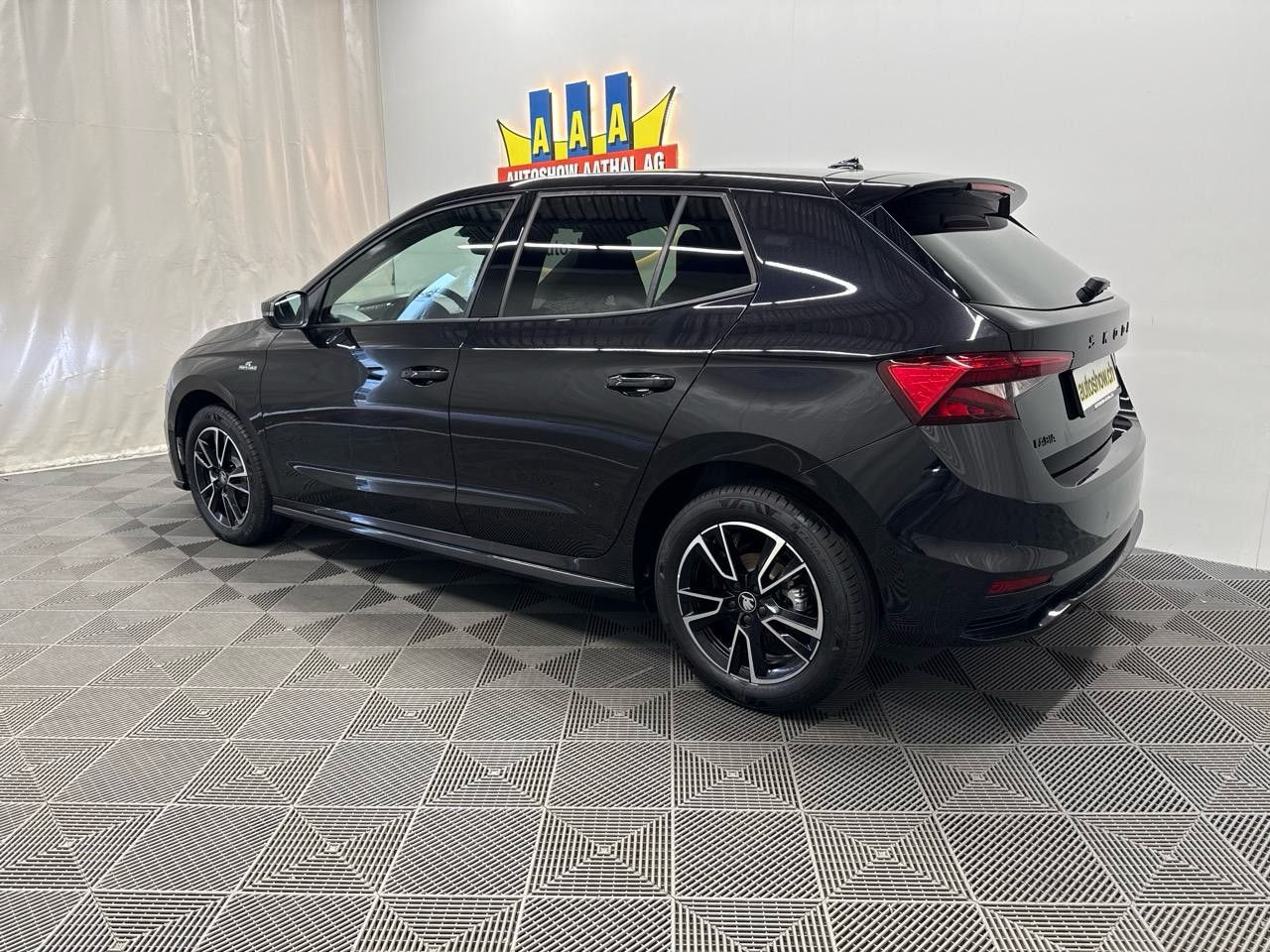 SKODA Fabia 1.0 TSI Monte Carlo DSG-showroom-element-1