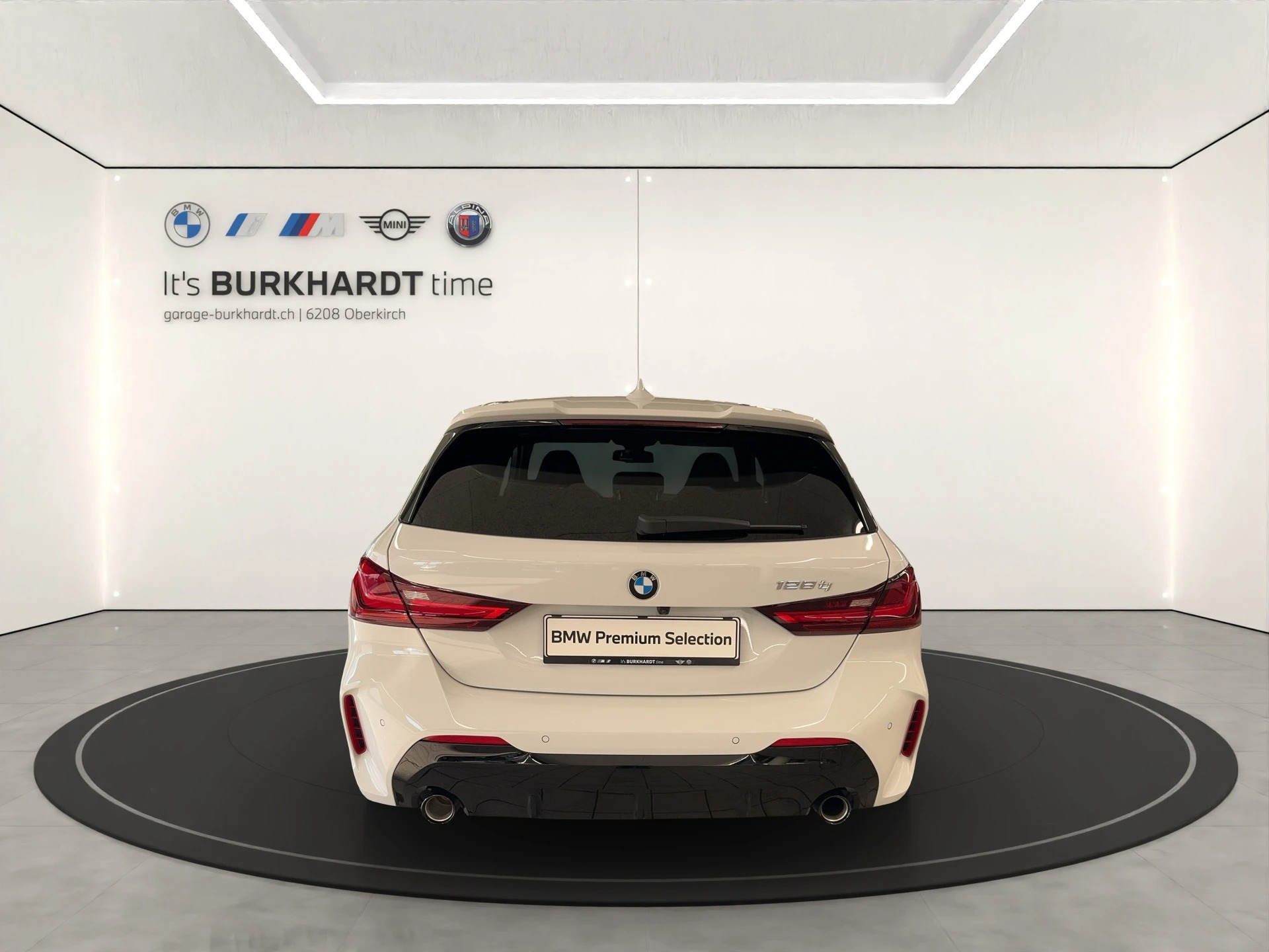 BMW 128ti Steptronic-showroom-element-3